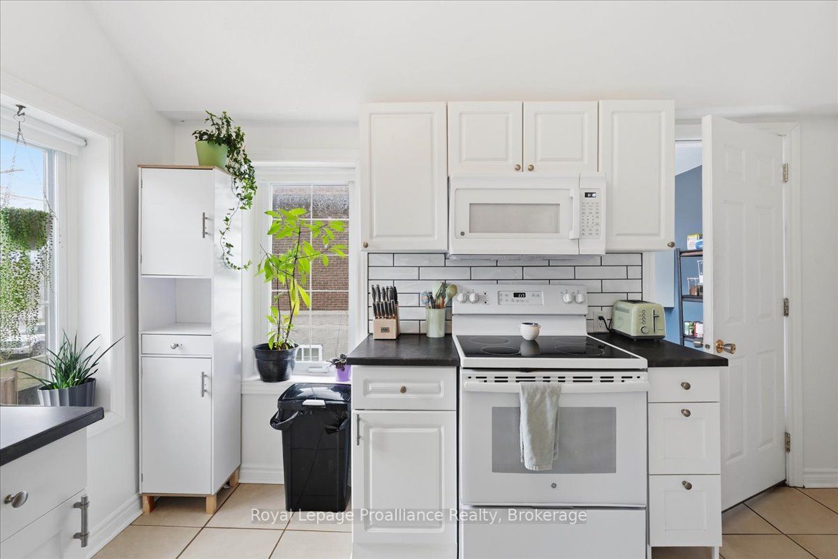 209 Dundas Street E Property Photo 10