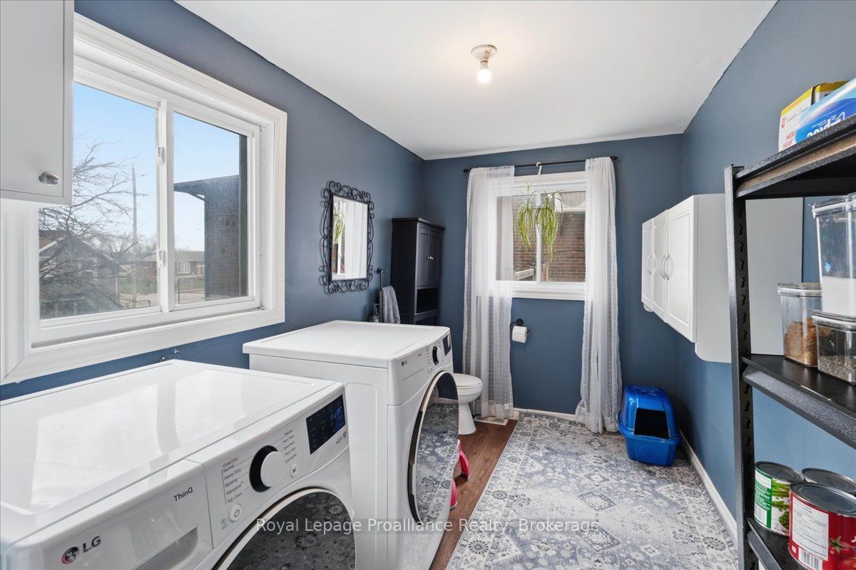 209 Dundas Street E Property Photo 11