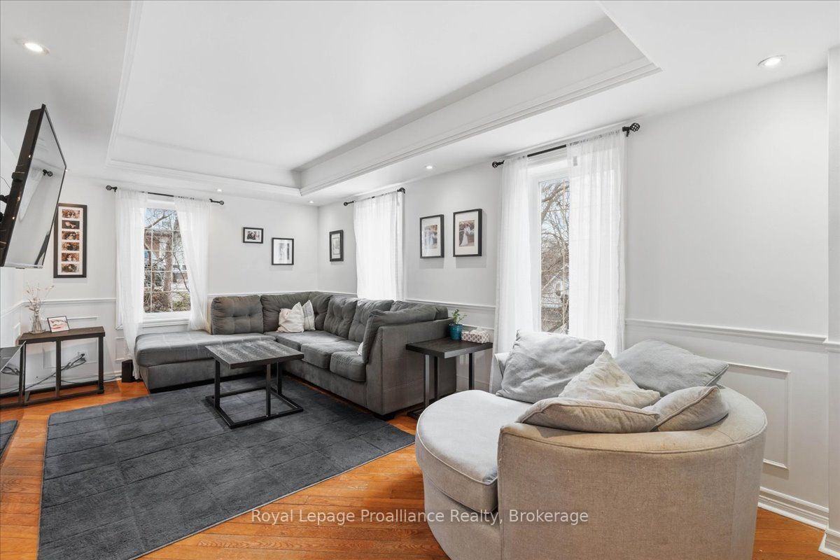 209 Dundas Street E Property Photo 12