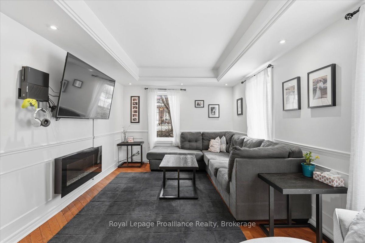 209 Dundas Street E Property Photo 13