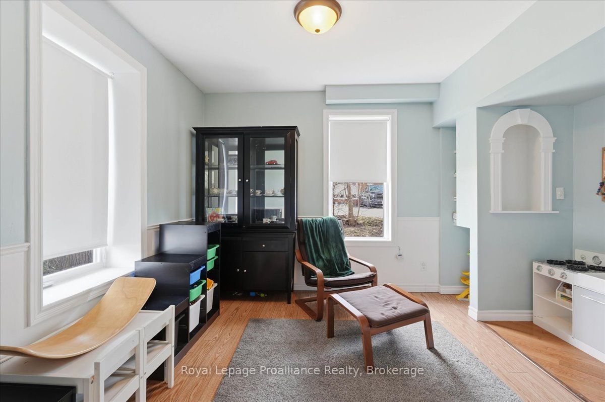 209 Dundas Street E Property Photo 15