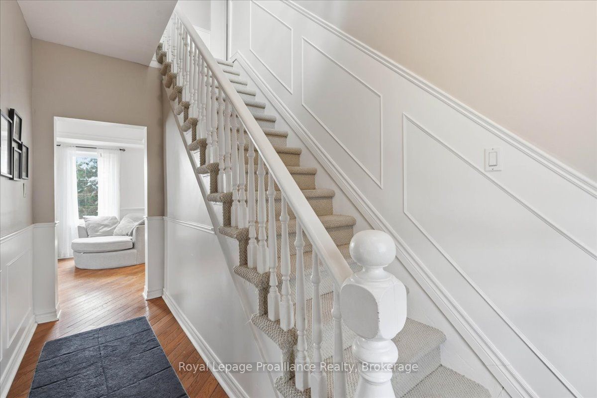 209 Dundas Street E Property Photo 17