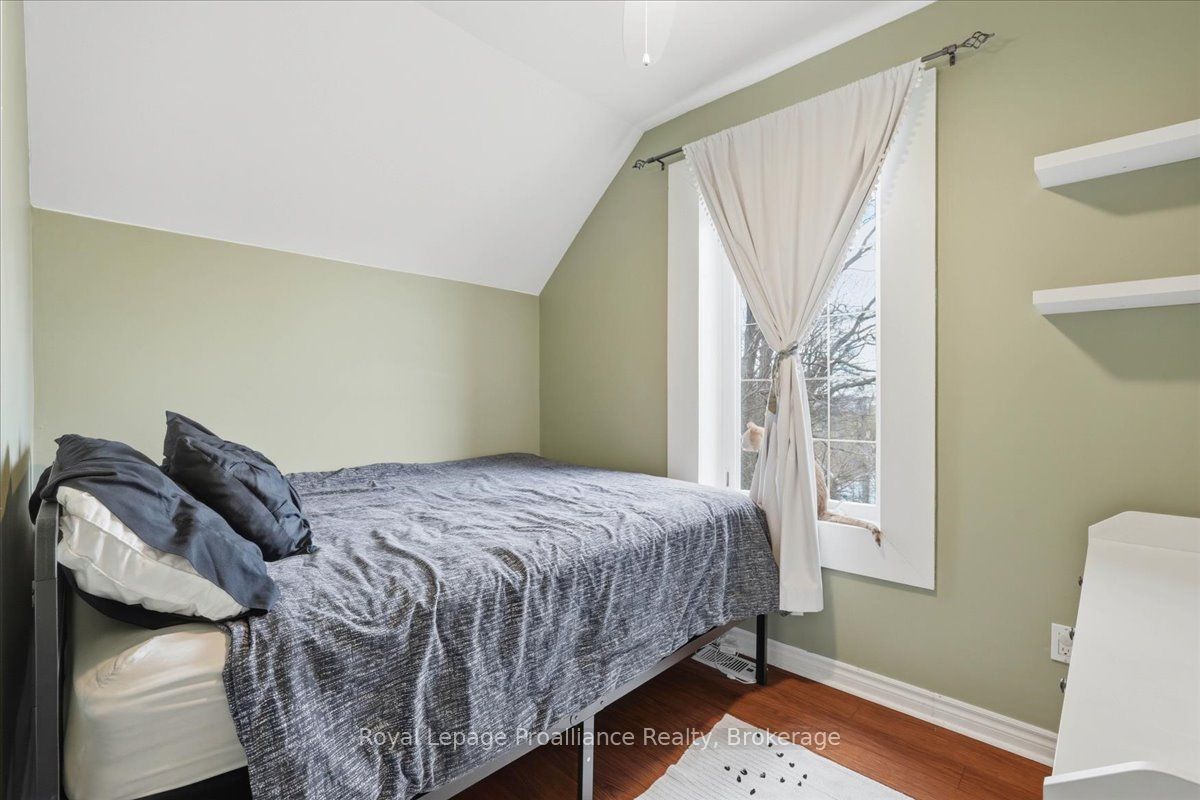 209 Dundas Street E Property Photo 22