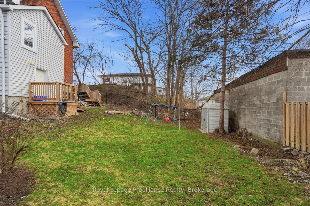 209 Dundas Street E Property Photo 25