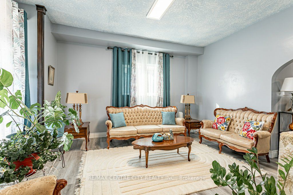 52 Princess Avenue Property Photo 6