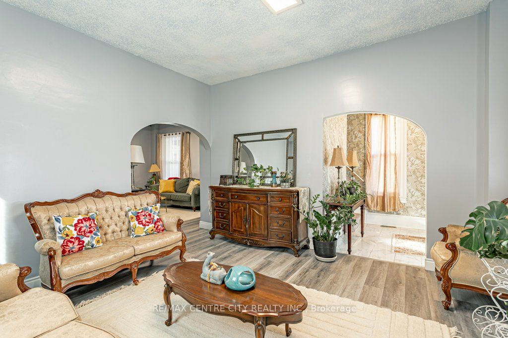 52 Princess Avenue Property Photo 8