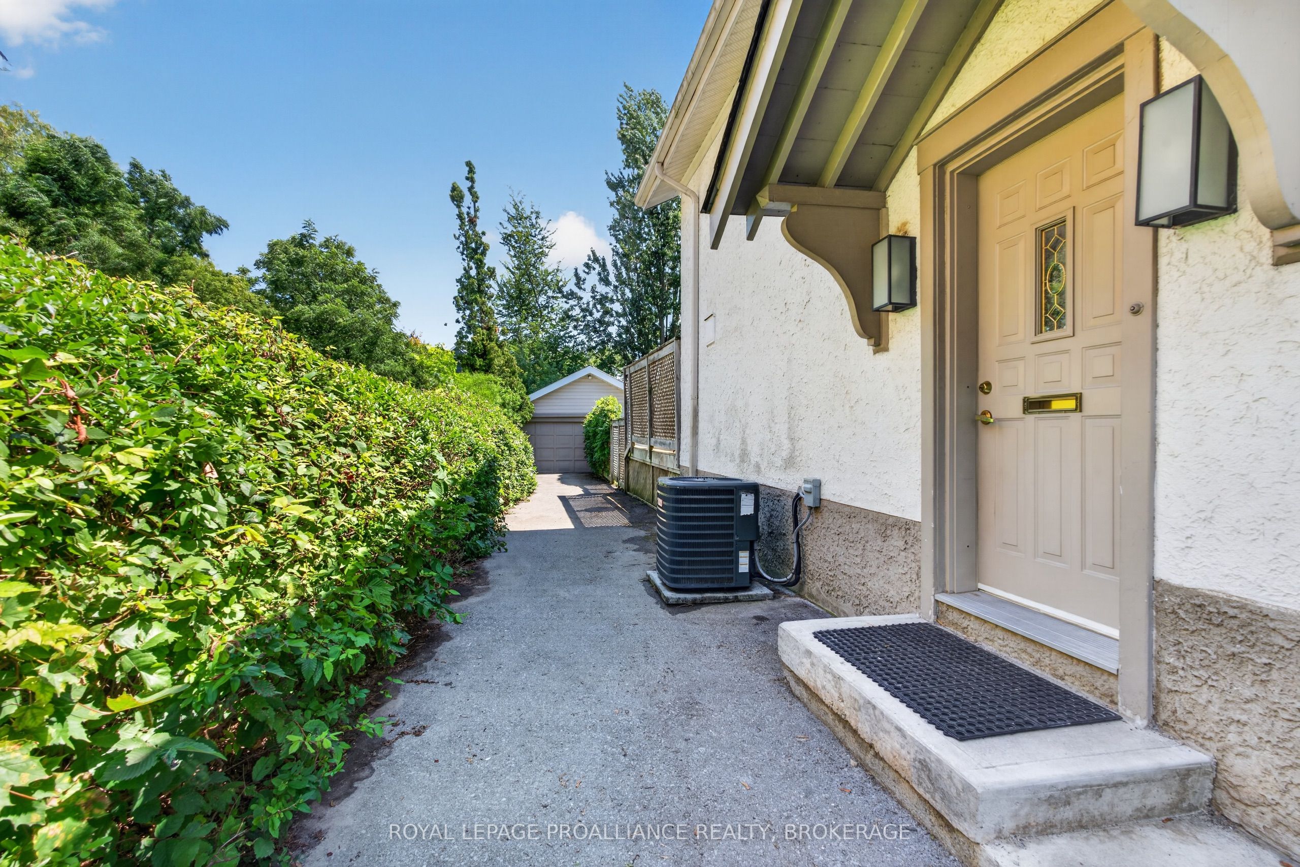 265 College Street Property Photo 25