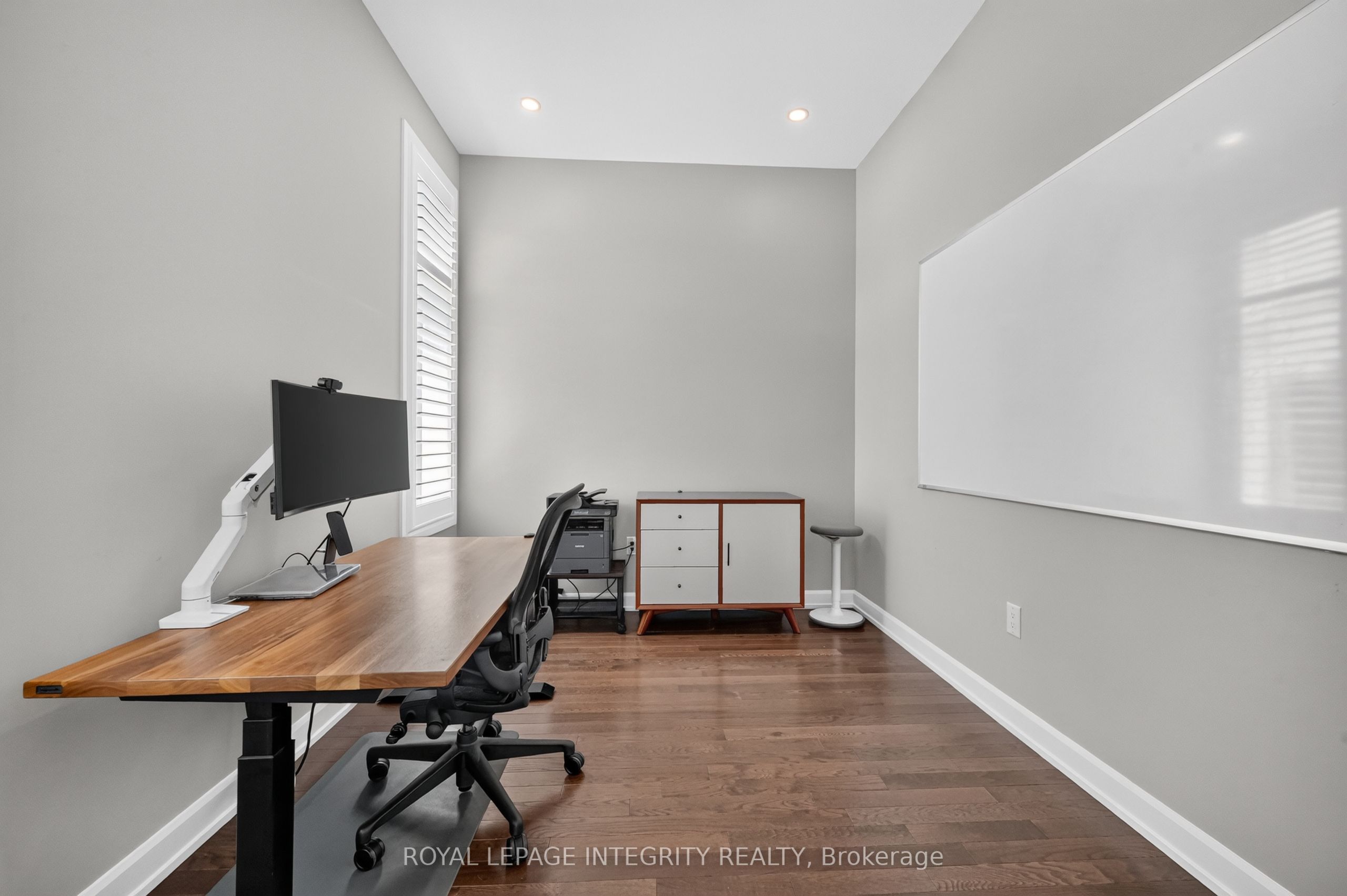501 Cannes Crescent Property Photo 7