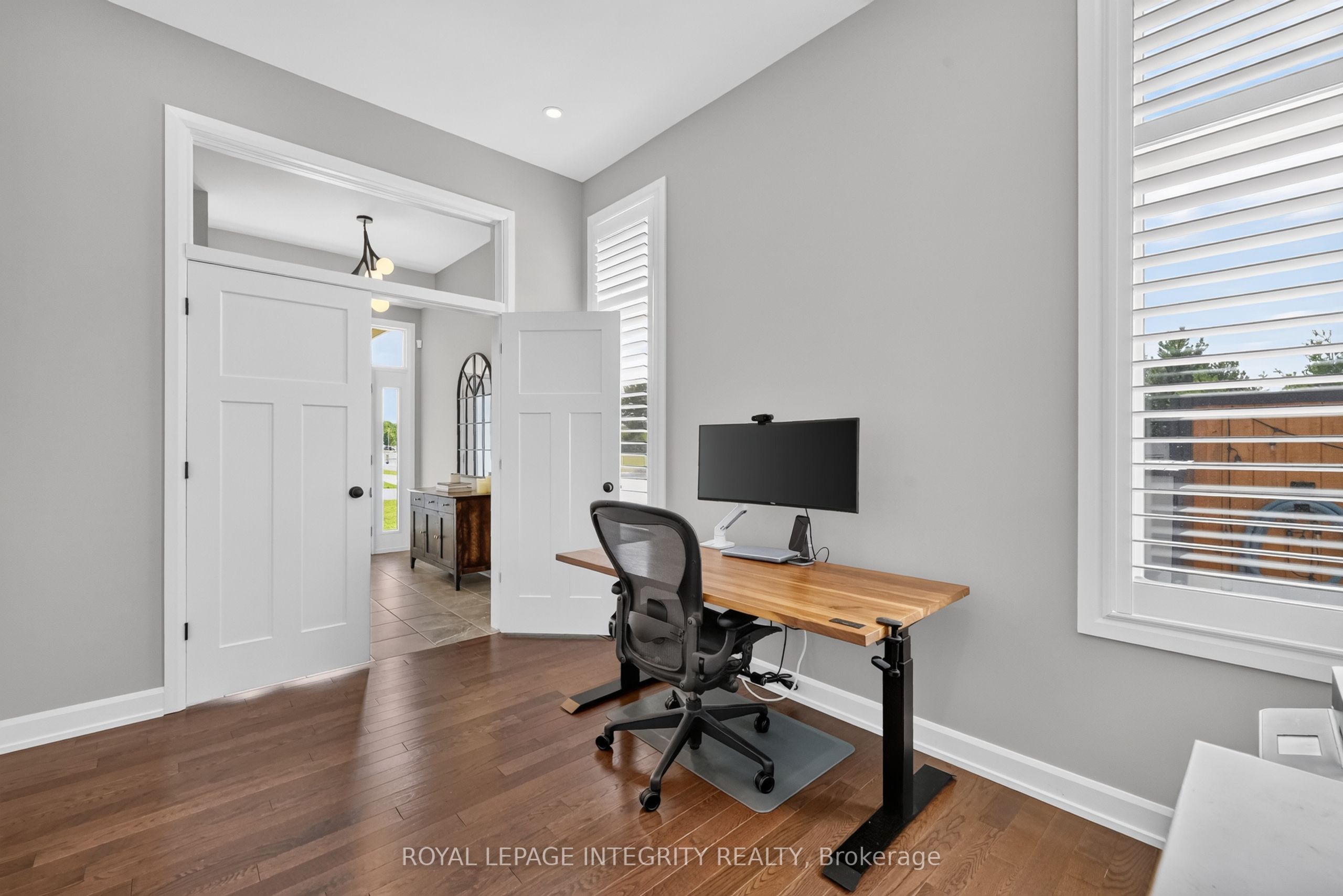 501 Cannes Crescent Property Photo 8