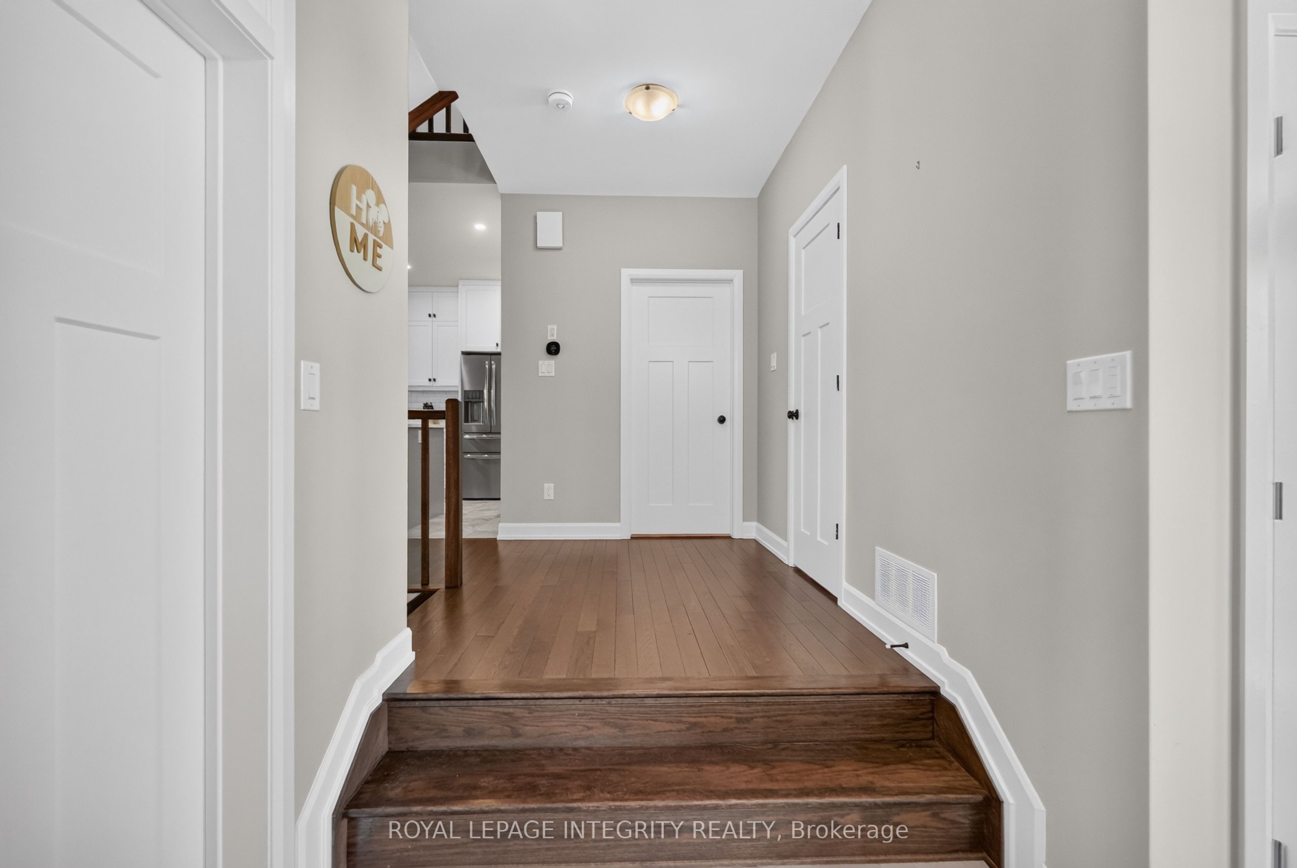 501 Cannes Crescent Property Photo 9