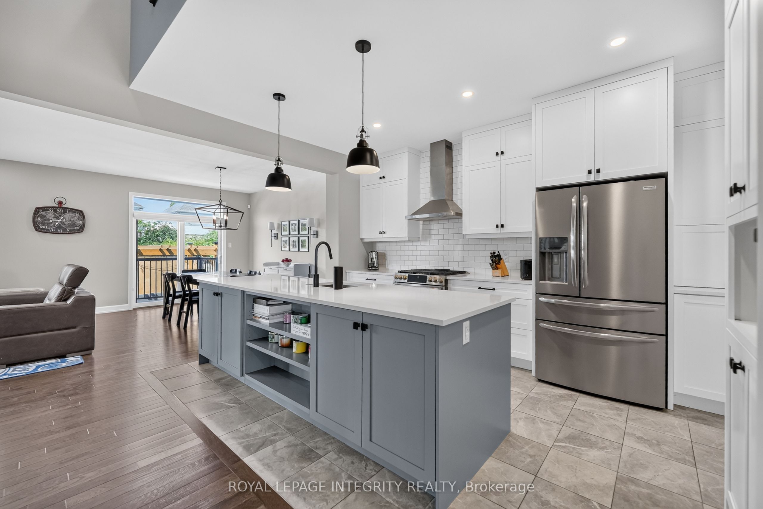 501 Cannes Crescent Property Photo 10