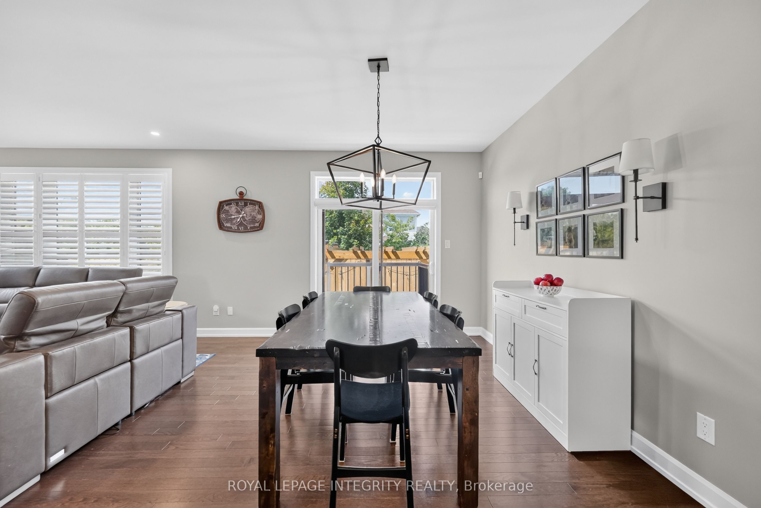 501 Cannes Crescent Property Photo 14