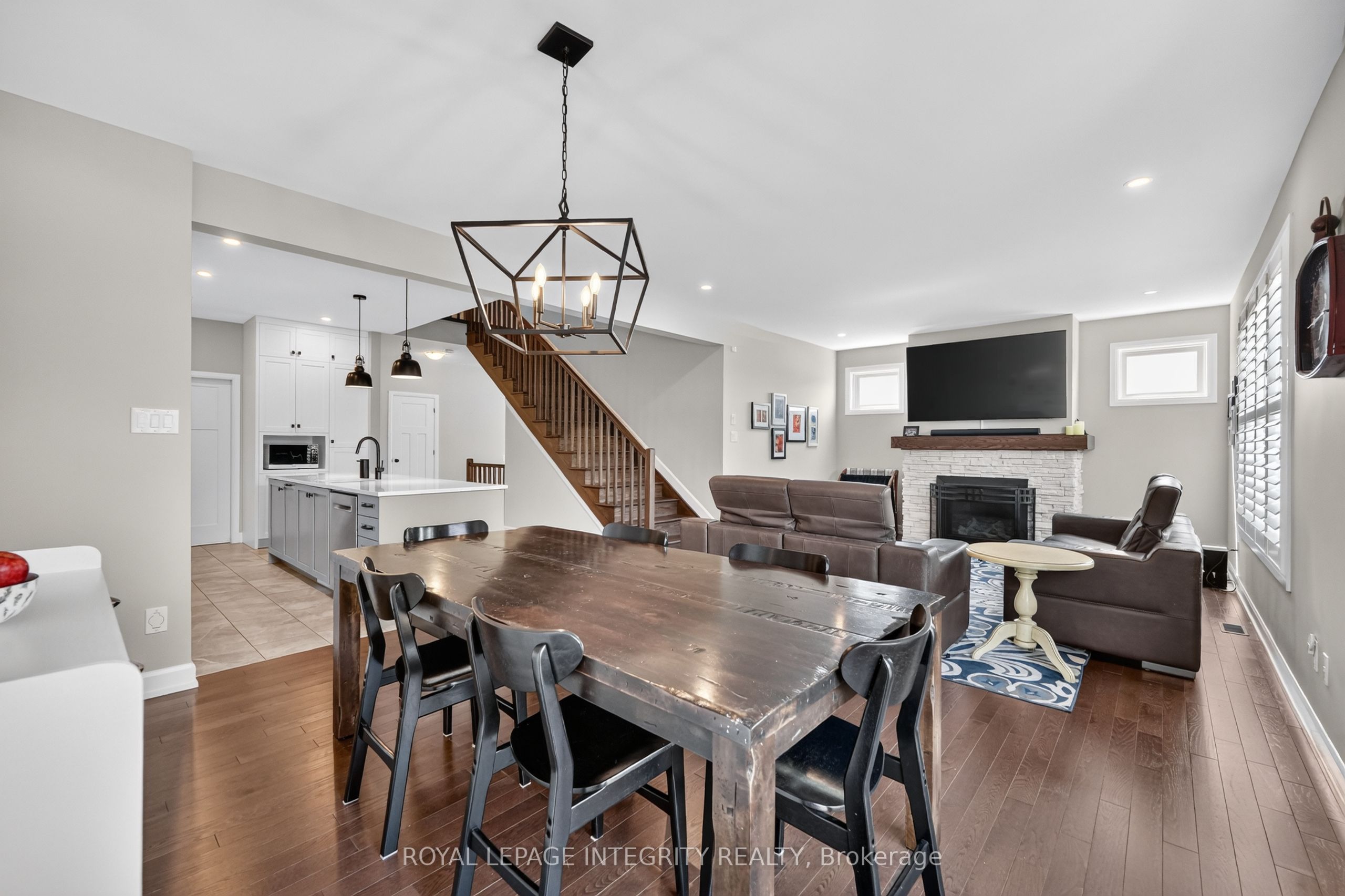 501 Cannes Crescent Property Photo 16