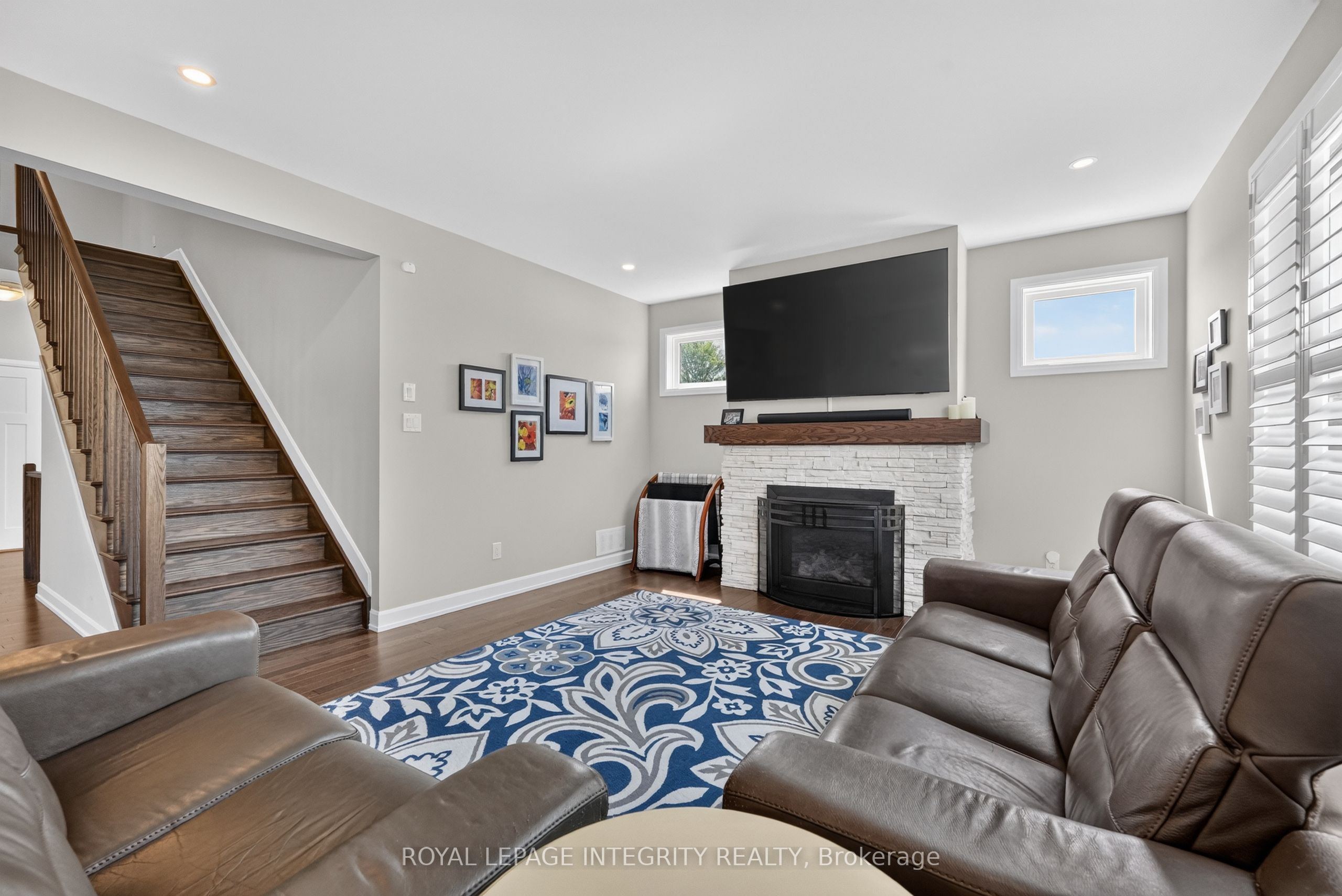 501 Cannes Crescent Property Photo 17
