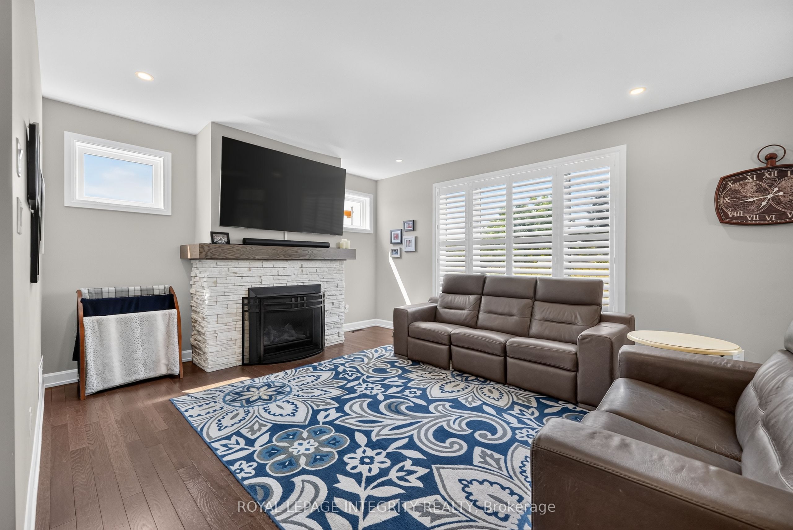 501 Cannes Crescent Property Photo 18