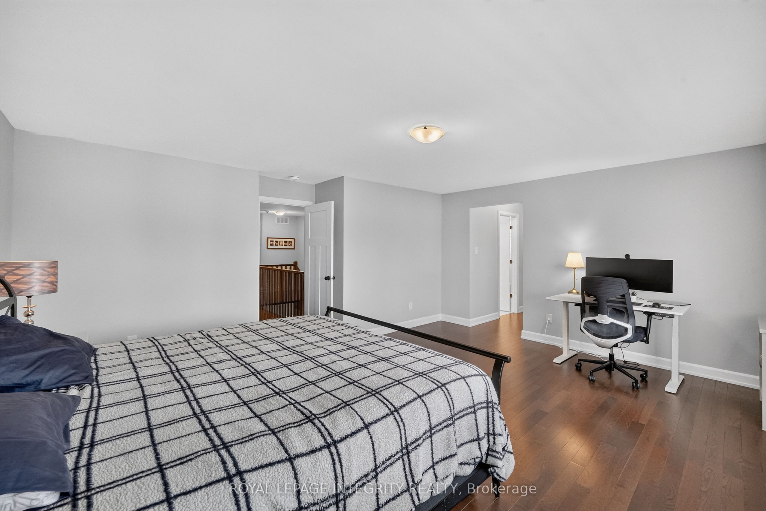 501 Cannes Crescent Property Photo 24