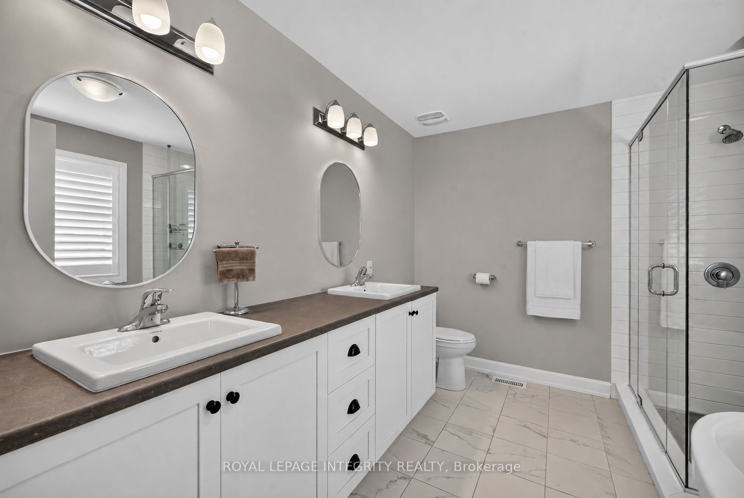501 Cannes Crescent Property Photo 25