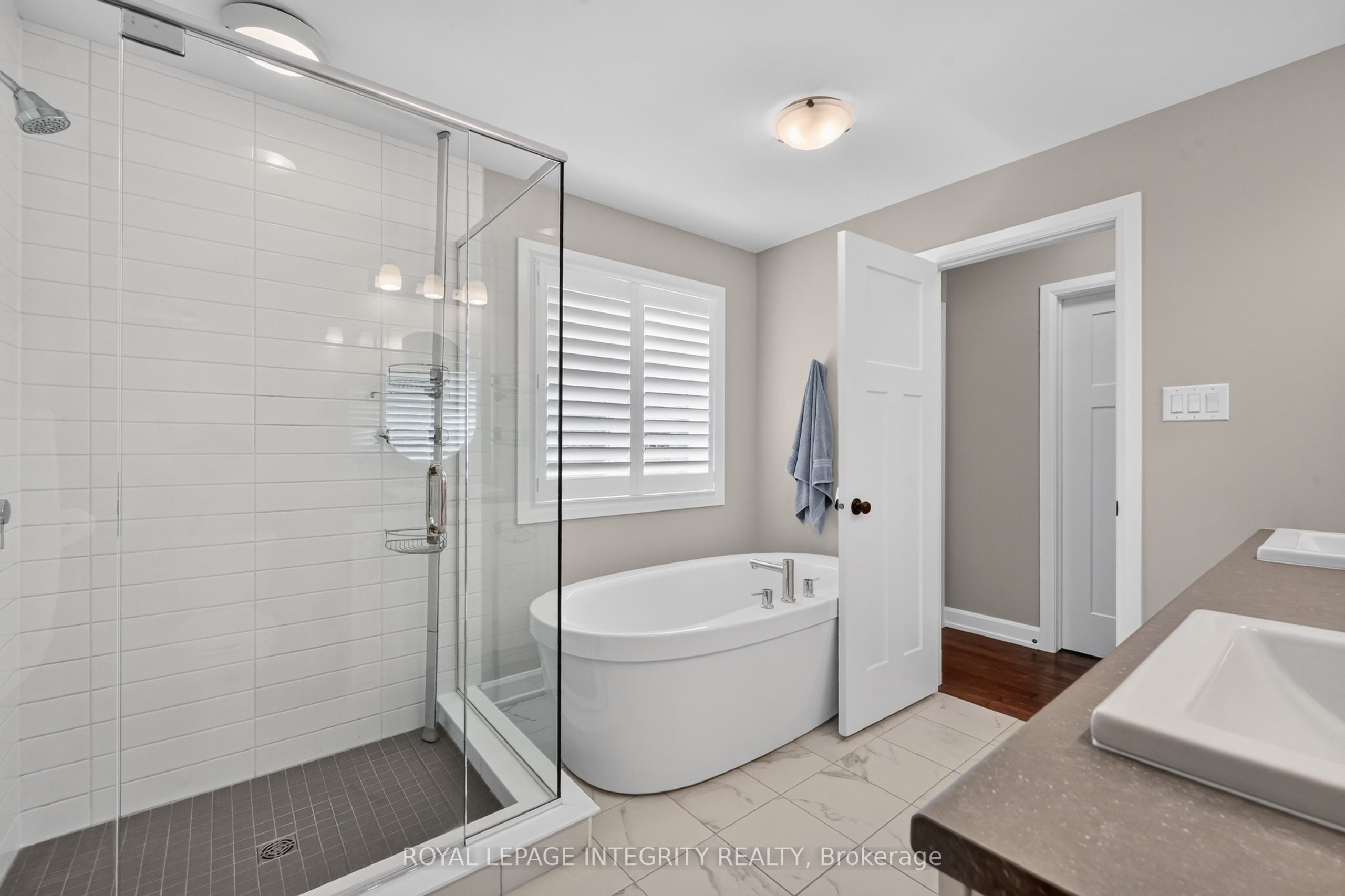 501 Cannes Crescent Property Photo 26