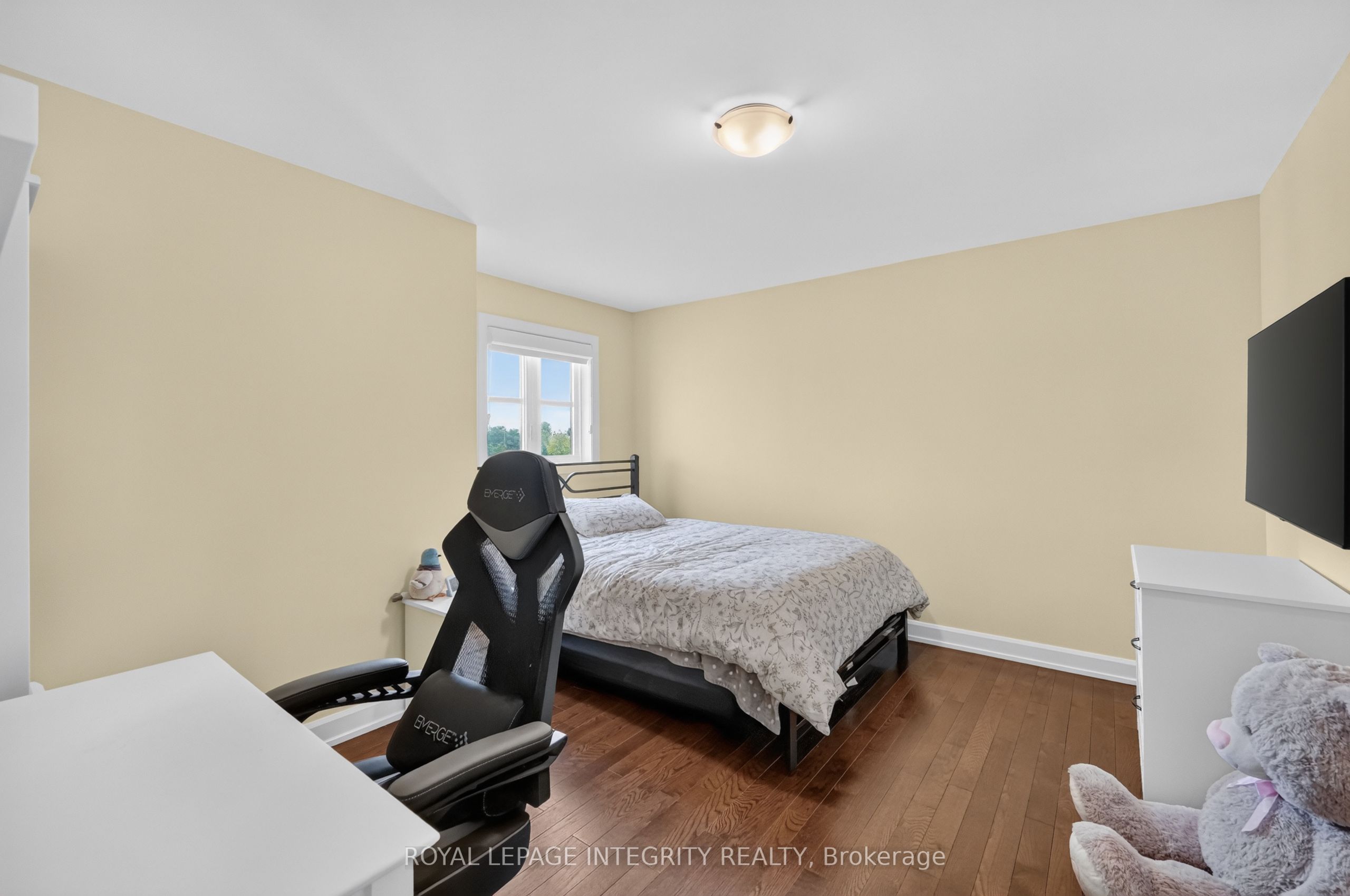 501 Cannes Crescent Property Photo 28