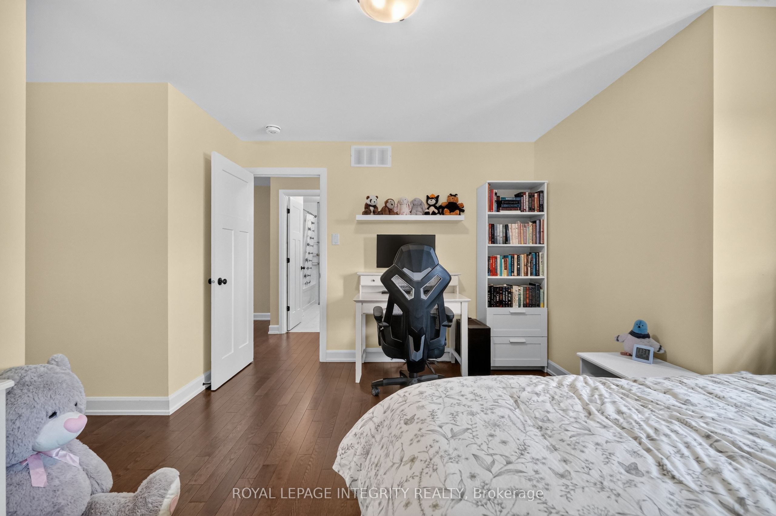 501 Cannes Crescent Property Photo 29