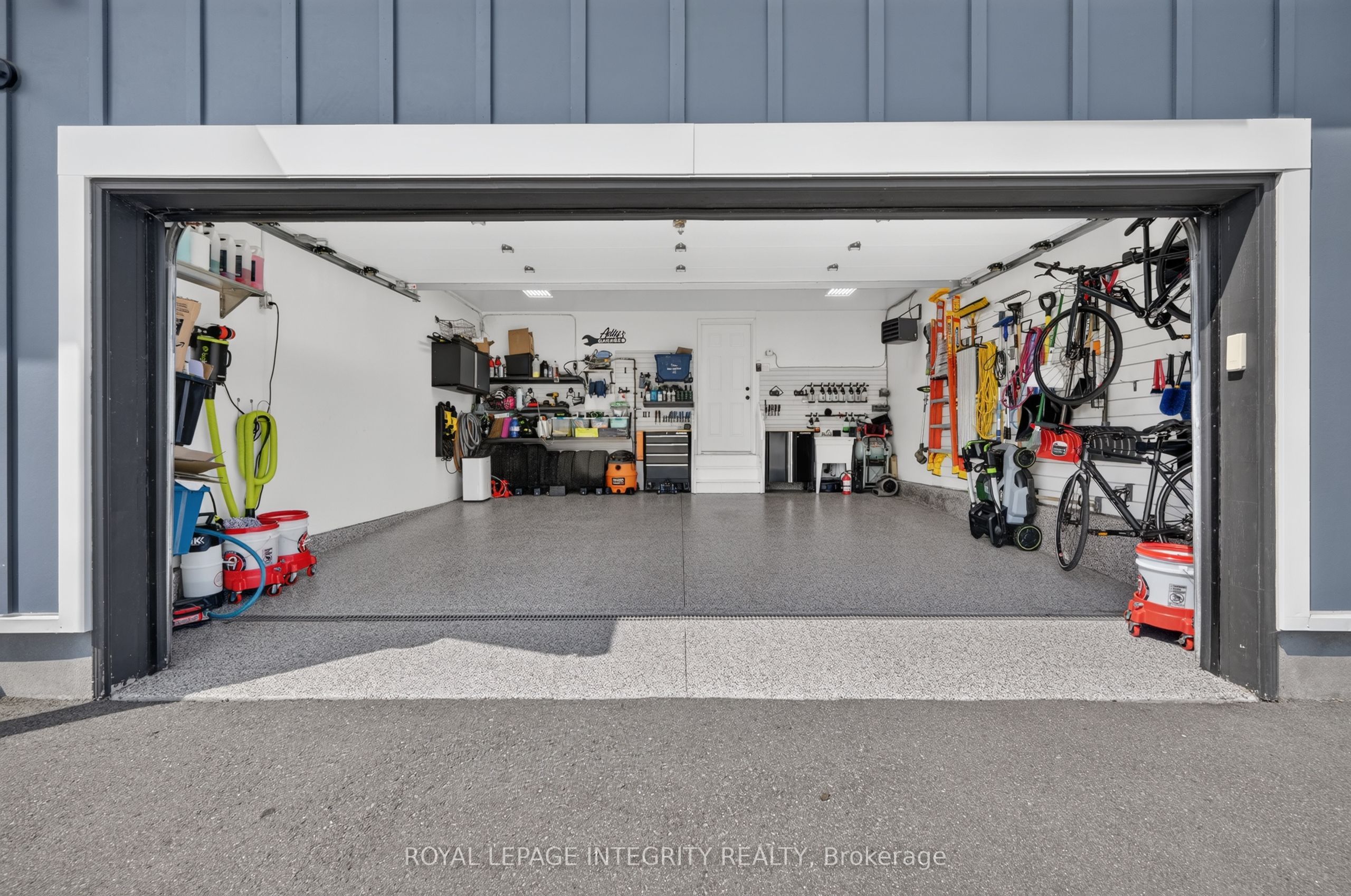 501 Cannes Crescent Property Photo 37