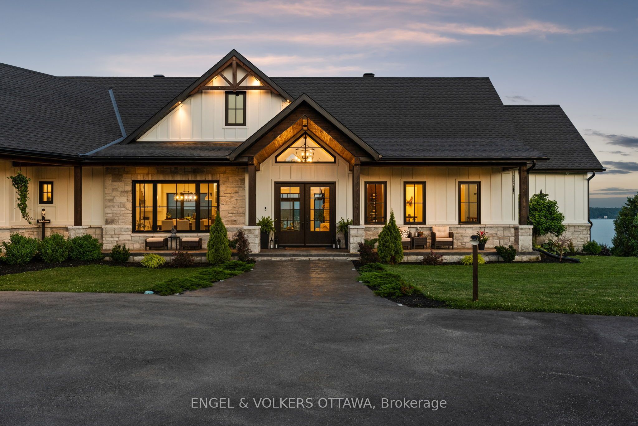 5 Shoreside Way Property Photo 2