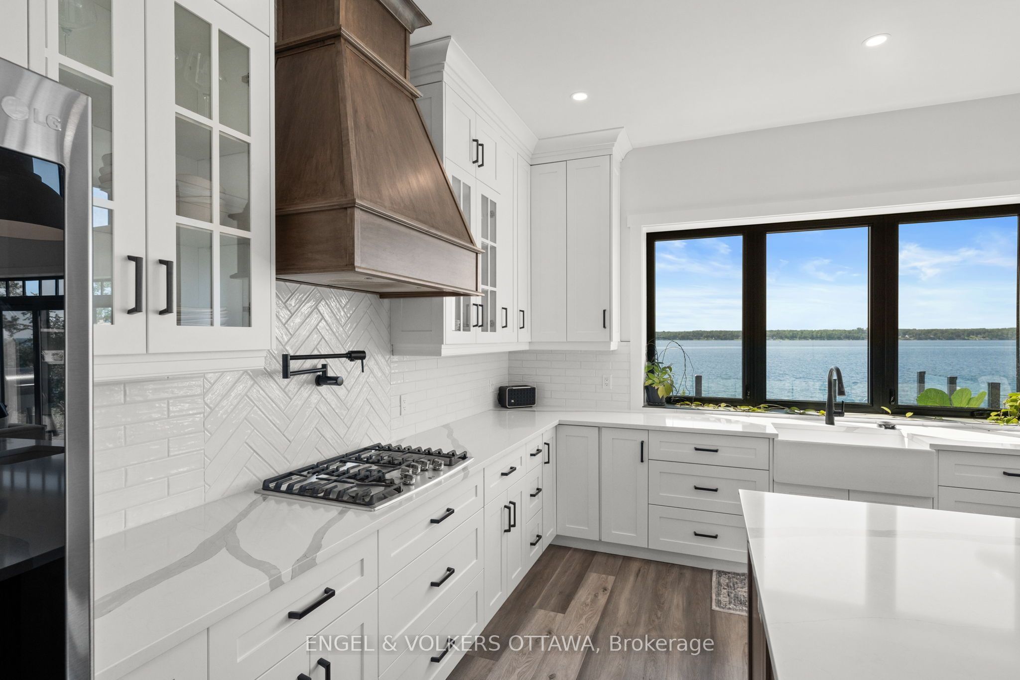 5 Shoreside Way Property Photo 8