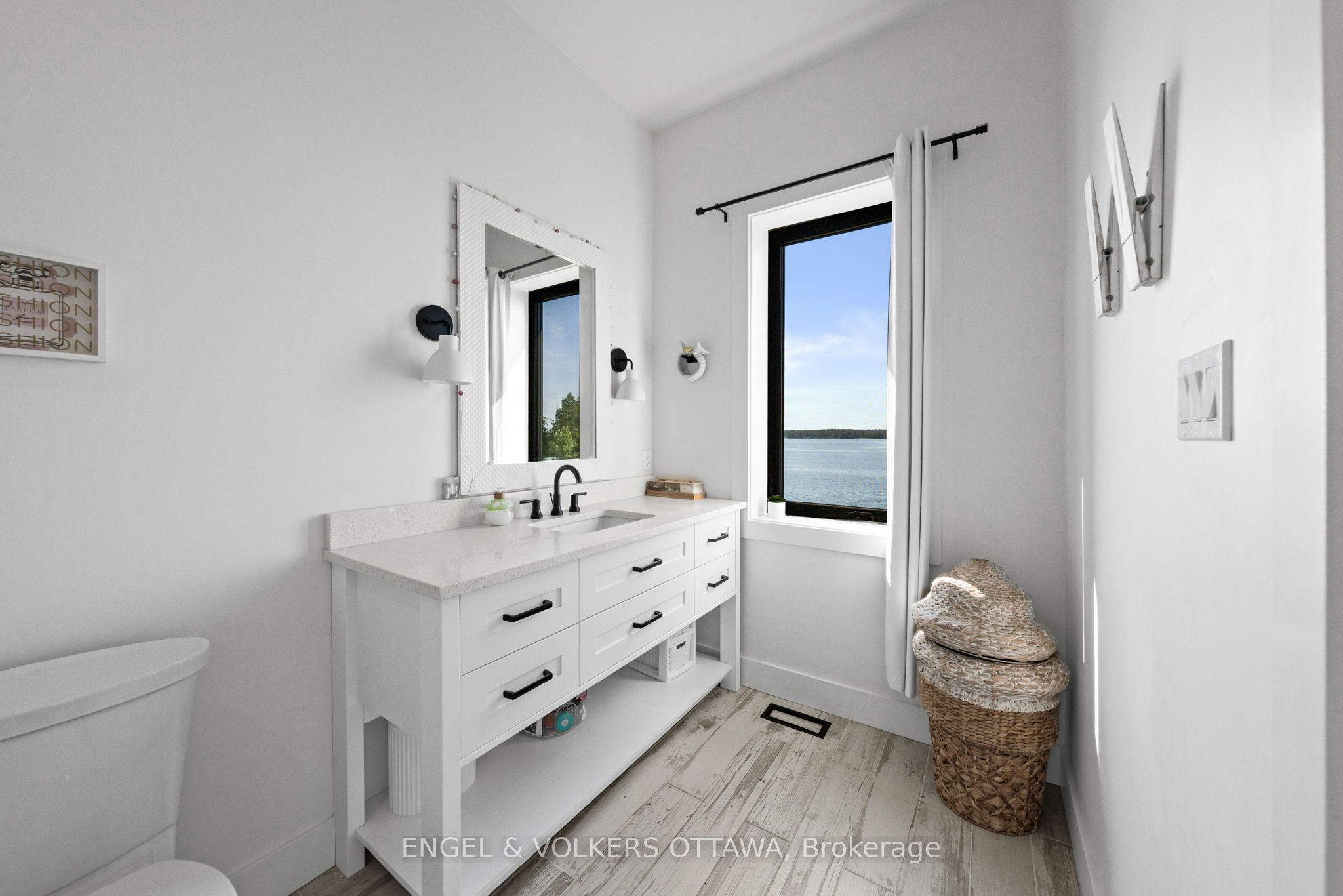 5 Shoreside Way Property Photo 16