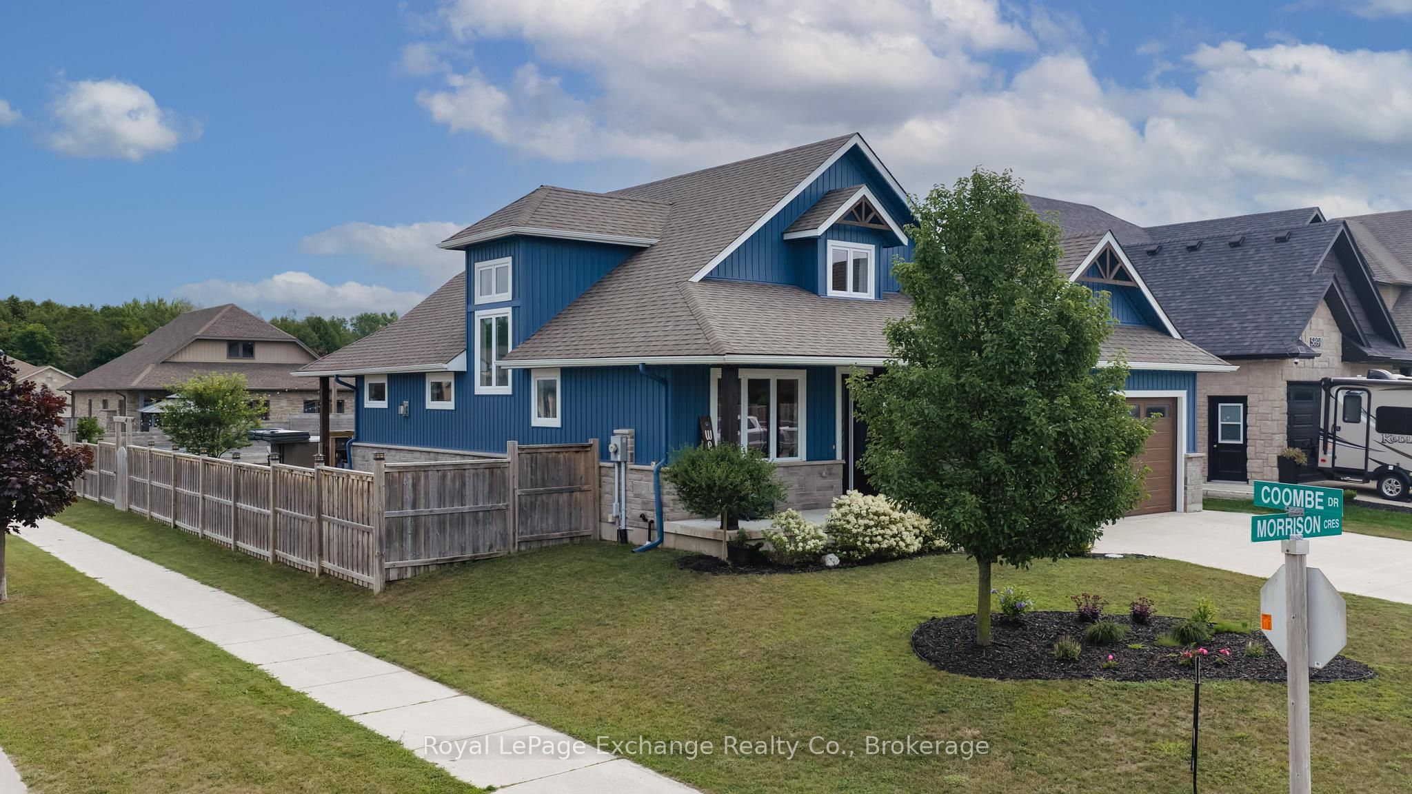 593 Morrison Crescent Property Photo 2