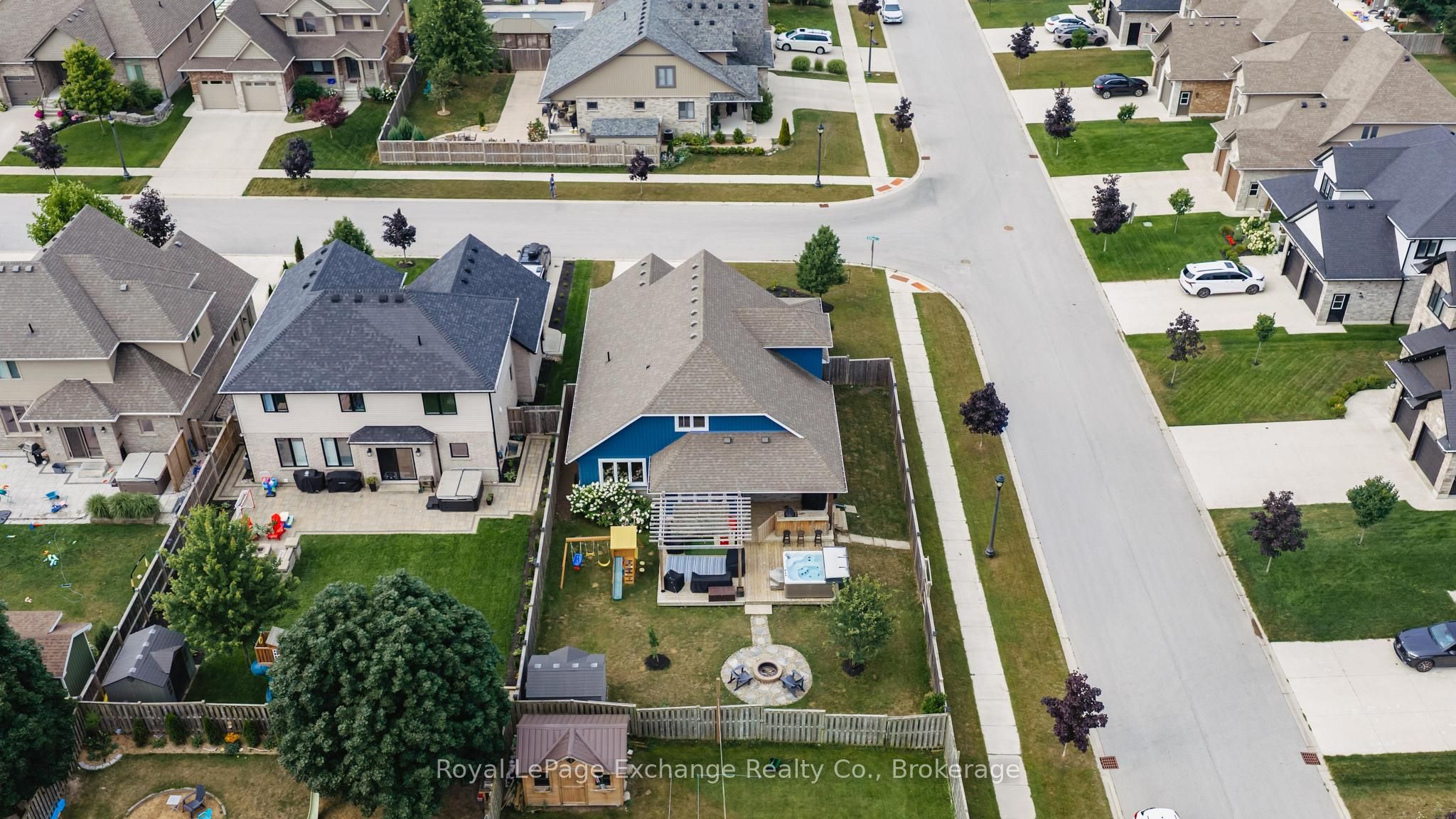 593 Morrison Crescent Property Photo 4