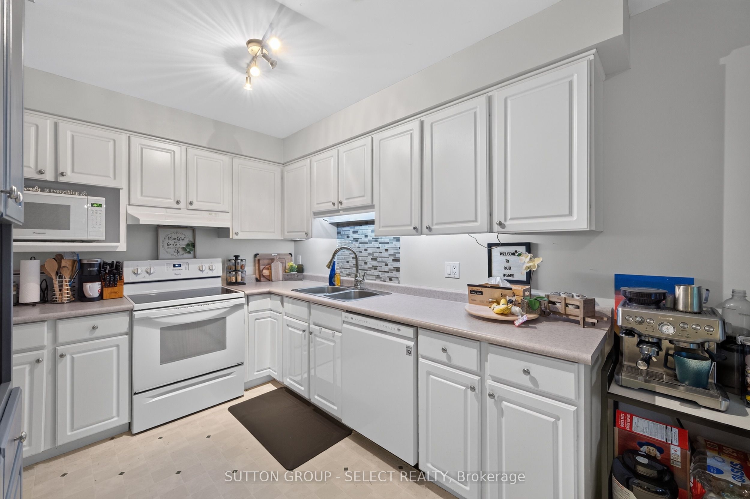 410 Ambleside Drive 21 Property Photo 3