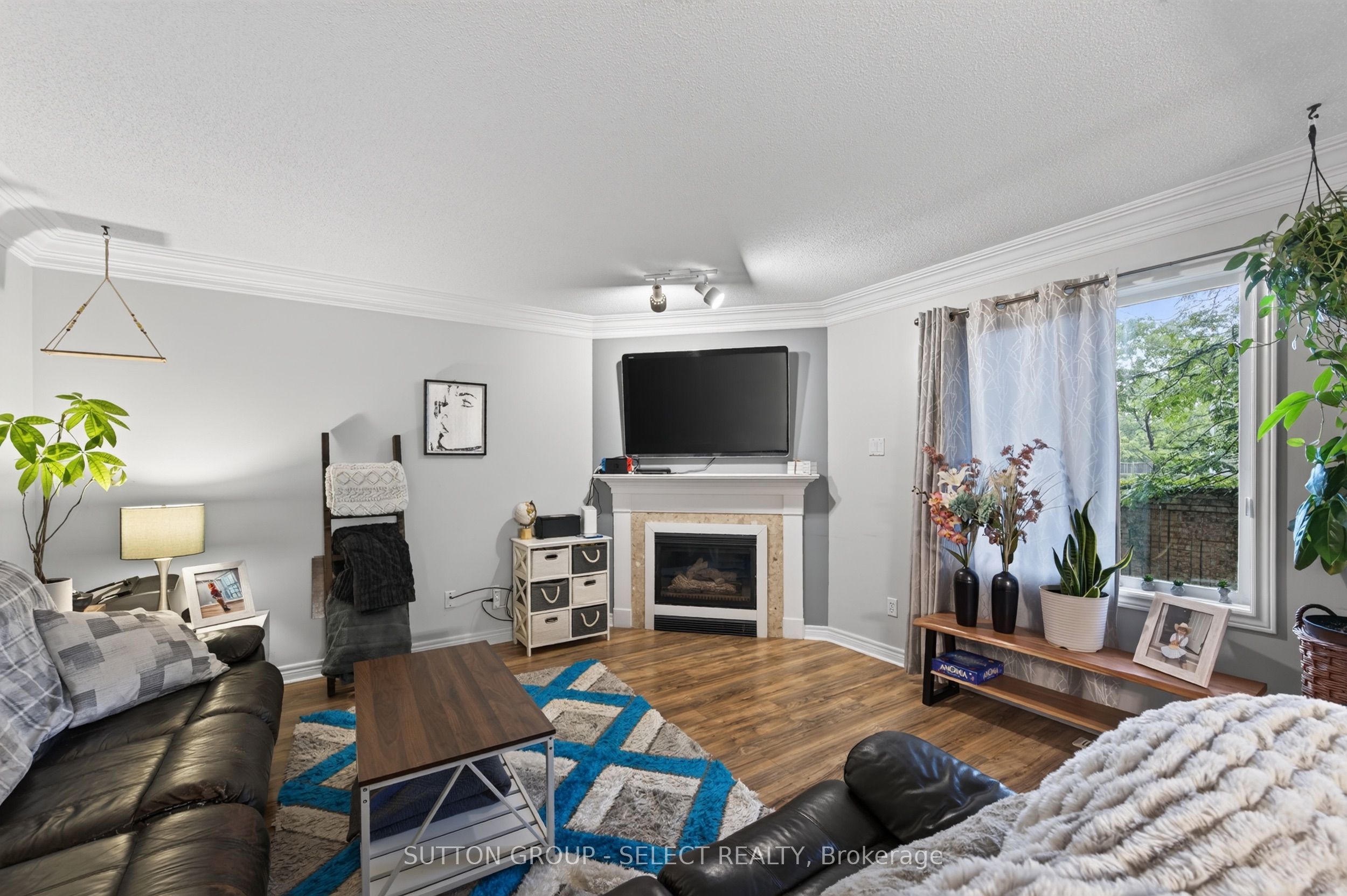 410 Ambleside Drive 21 Property Photo 7