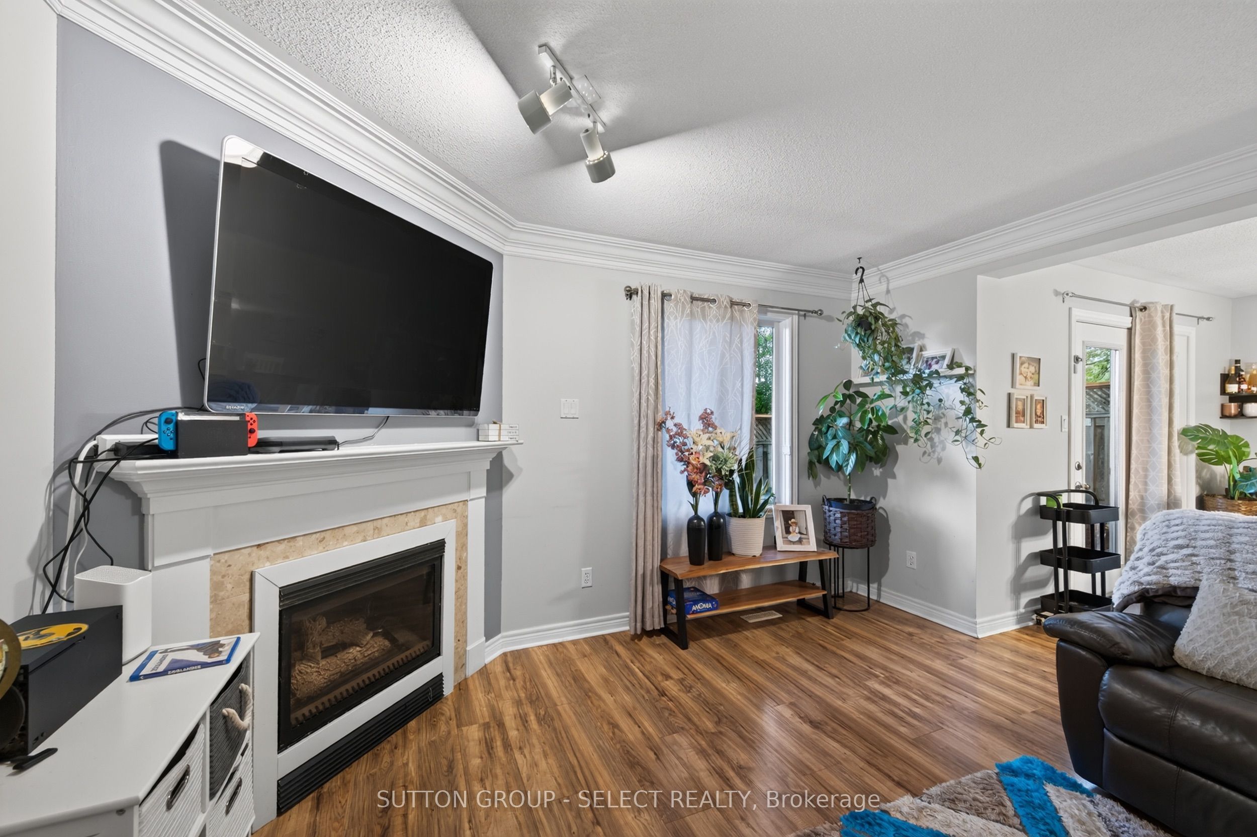 410 Ambleside Drive 21 Property Photo 8