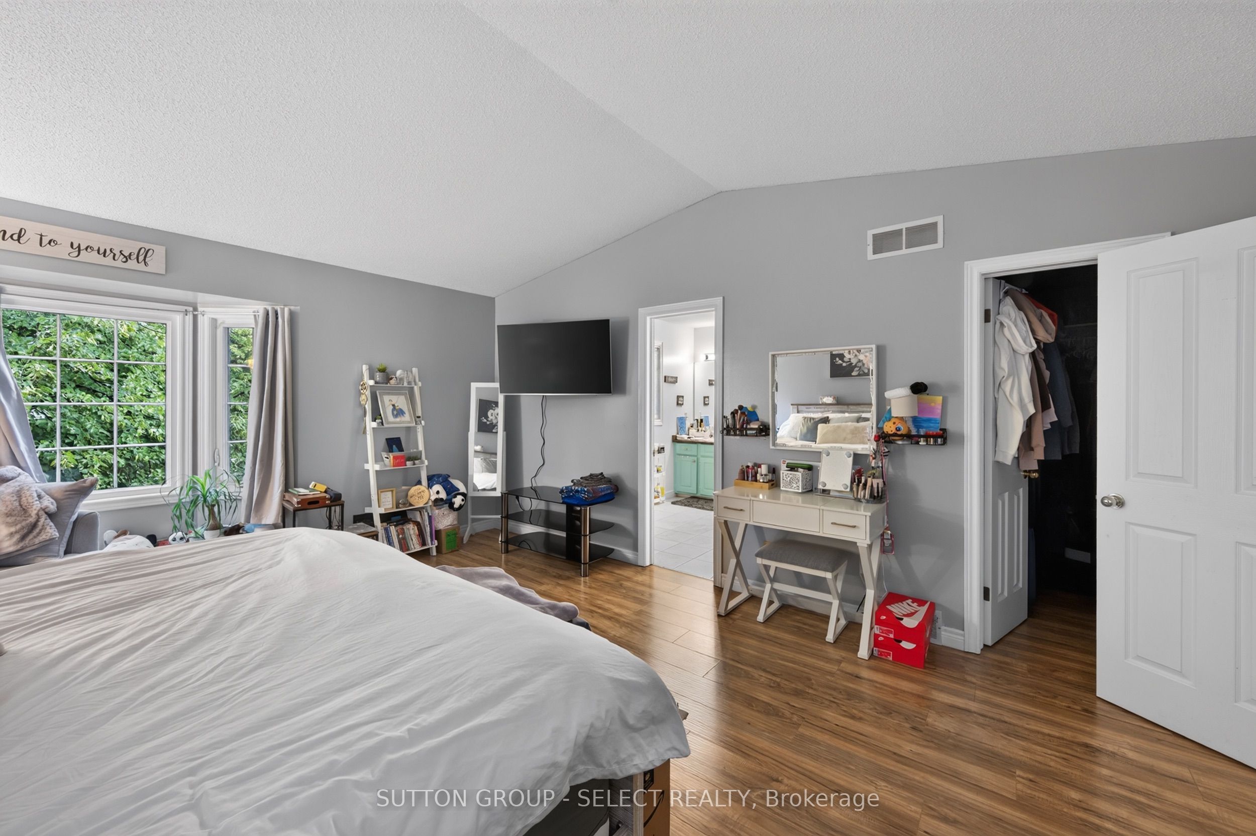 410 Ambleside Drive 21 Property Photo 12
