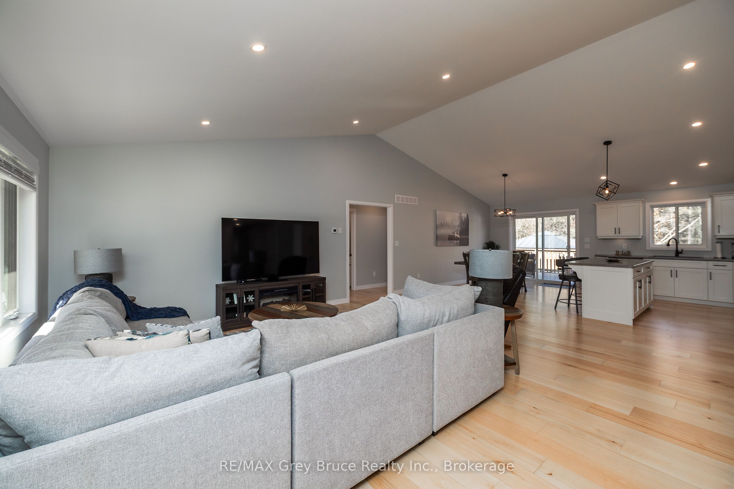 611 Sixth Street N Property Photo 3