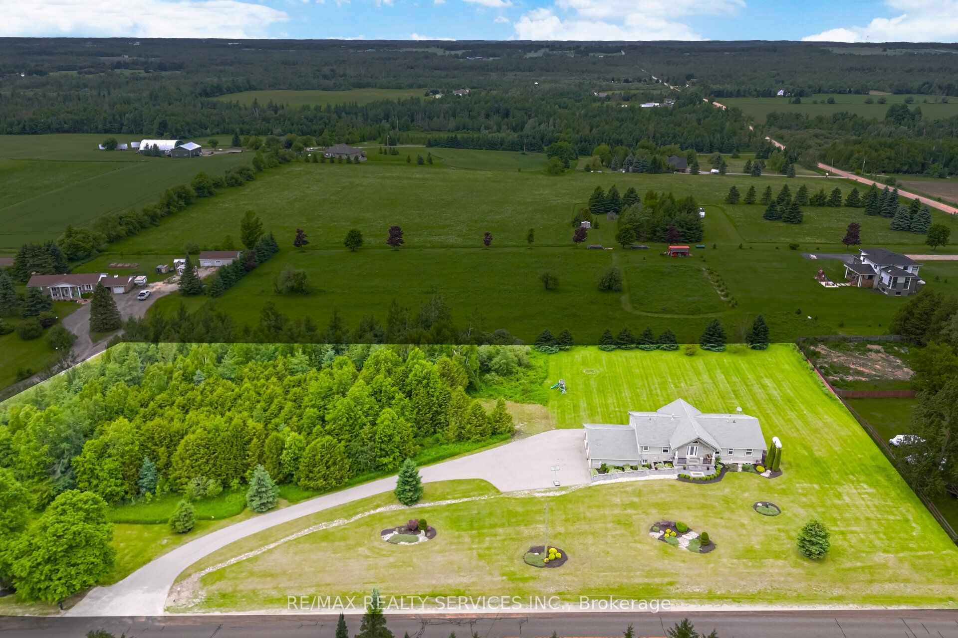 386113 20 Side Road Property Photo 2