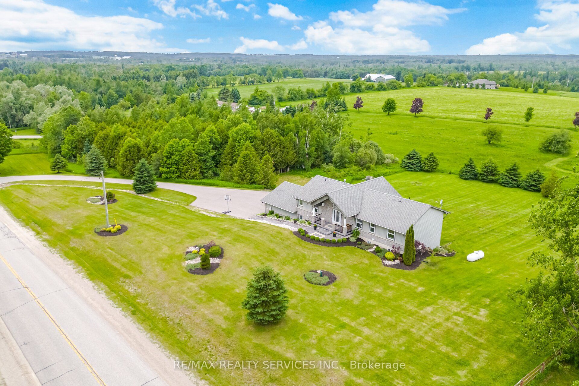 386113 20 Side Road Property Photo 3