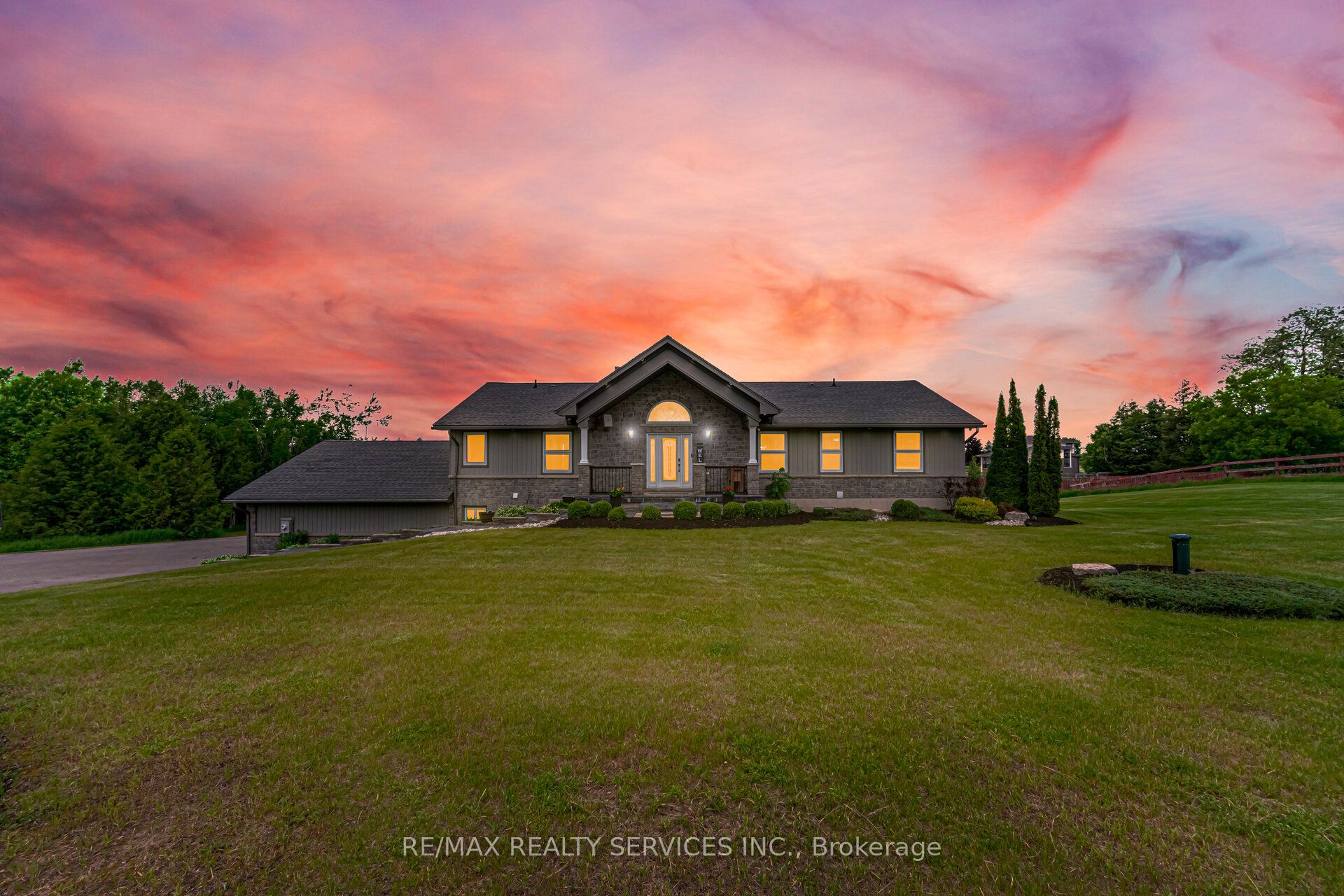 386113 20 Side Road Property Photo 4