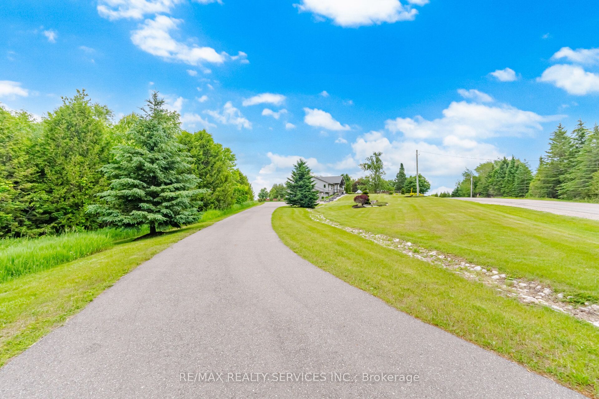 386113 20 Side Road Property Photo 5