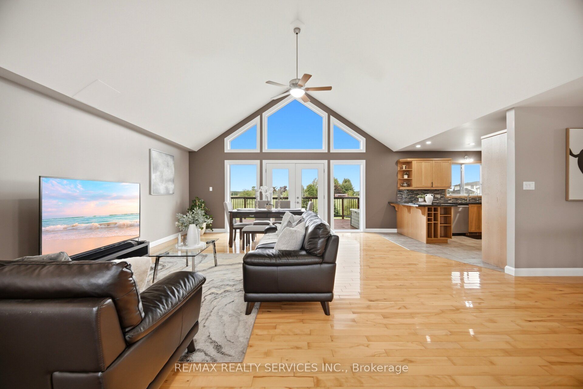 386113 20 Side Road Property Photo 9