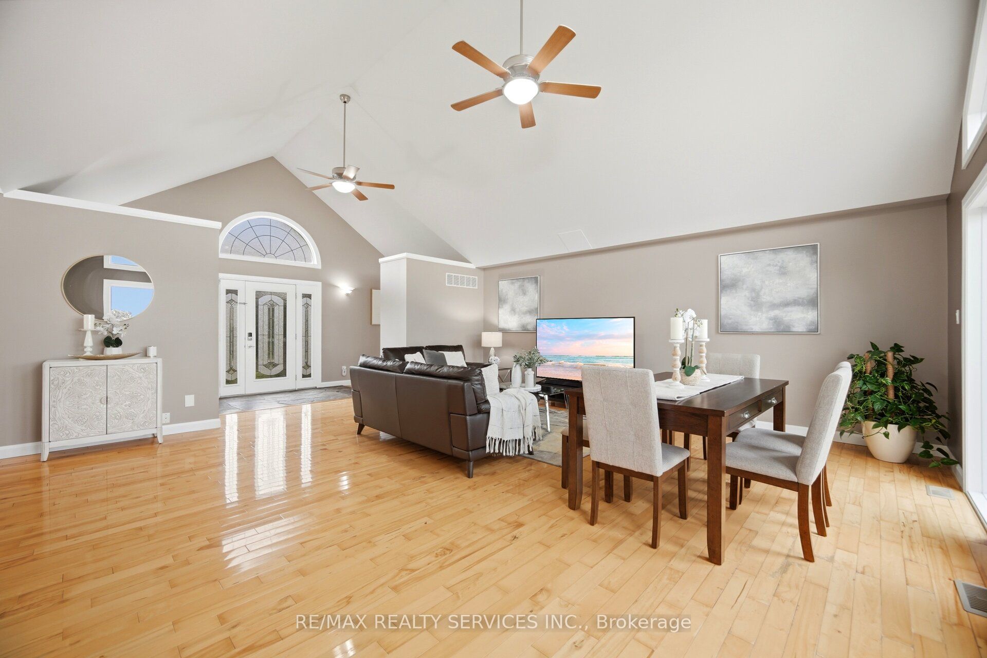 386113 20 Side Road Property Photo 11