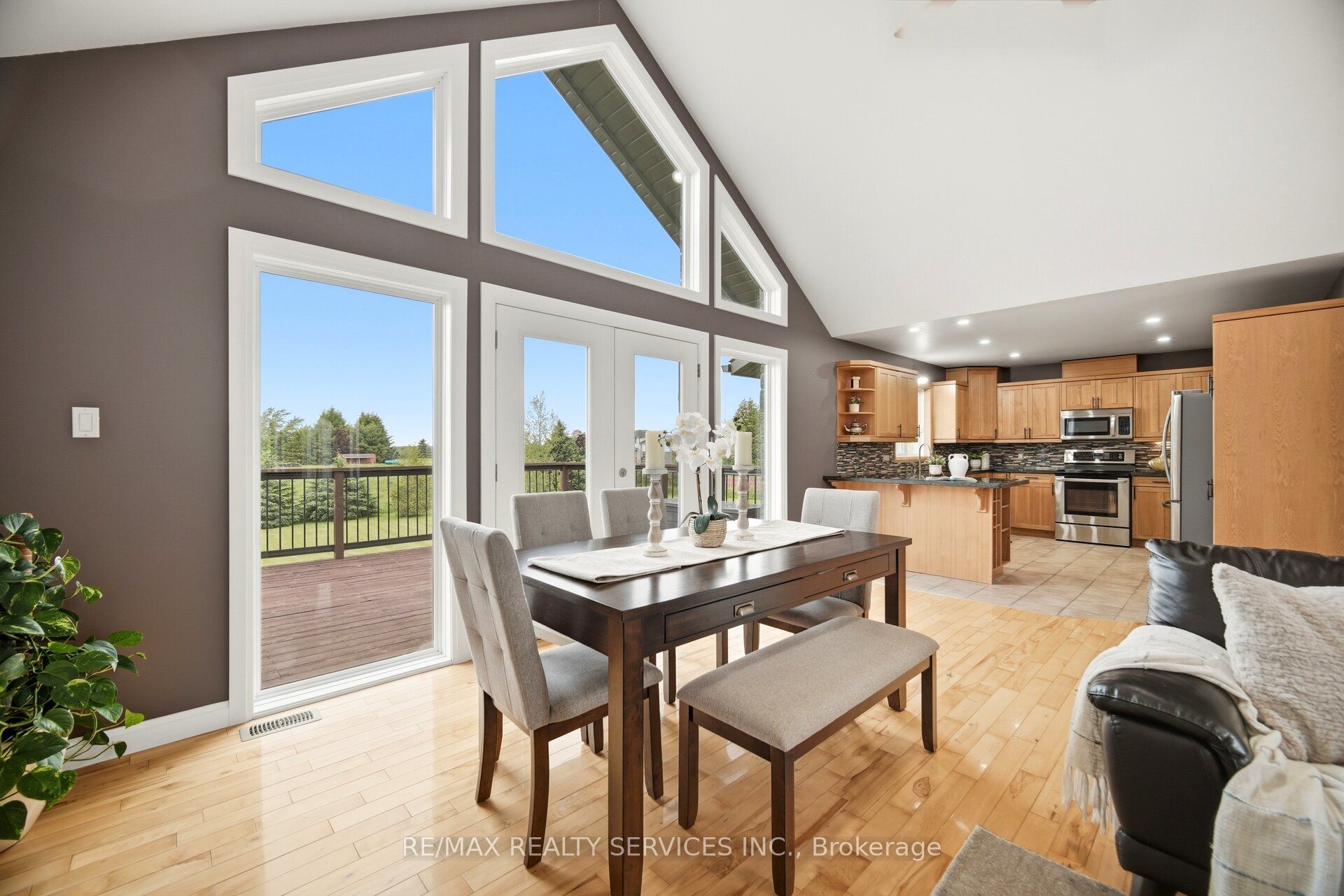 386113 20 Side Road Property Photo 12