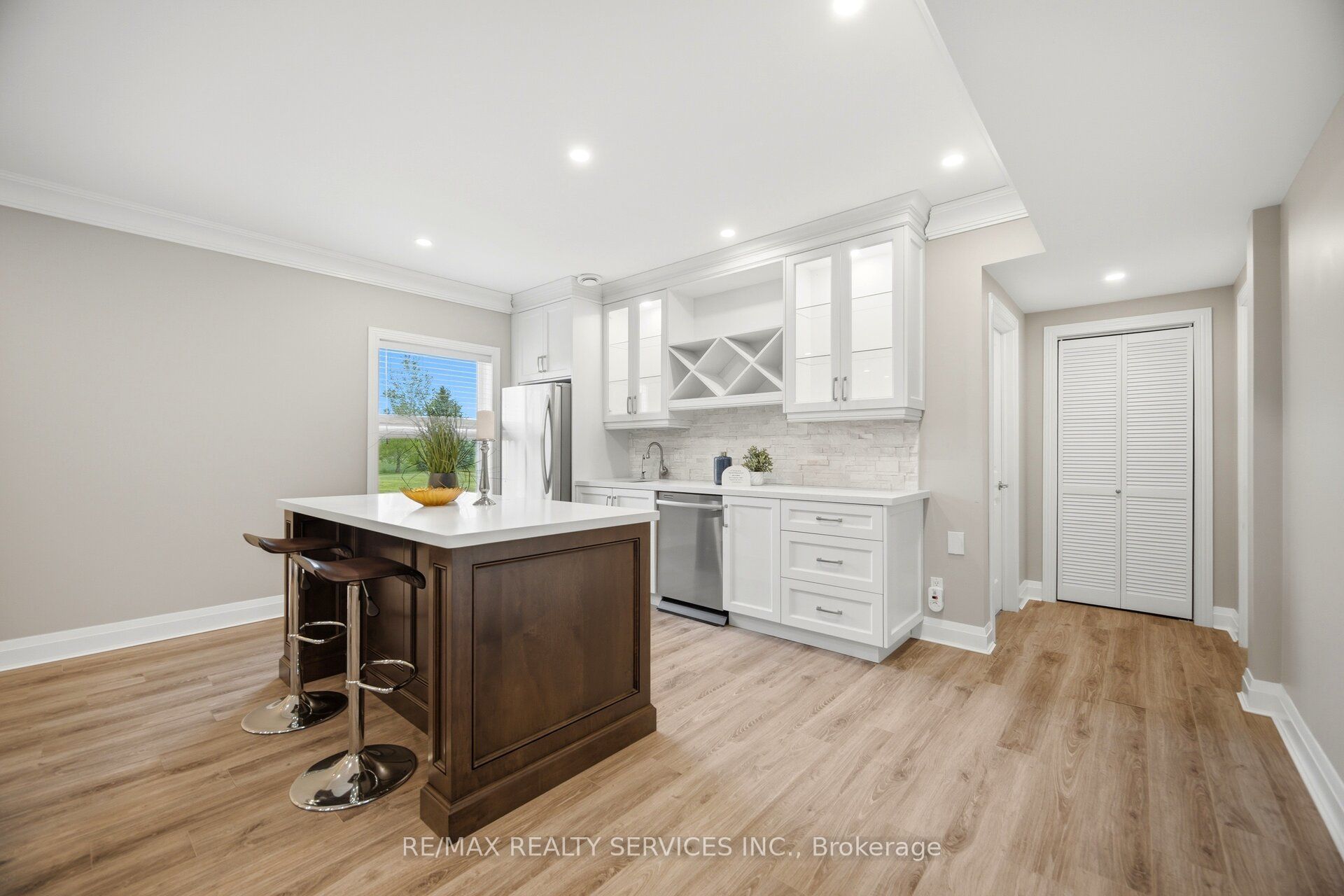 386113 20 Side Road Property Photo 32