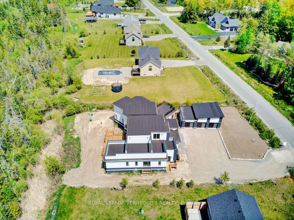 9 Rustlewood Avenue Property Photo 33