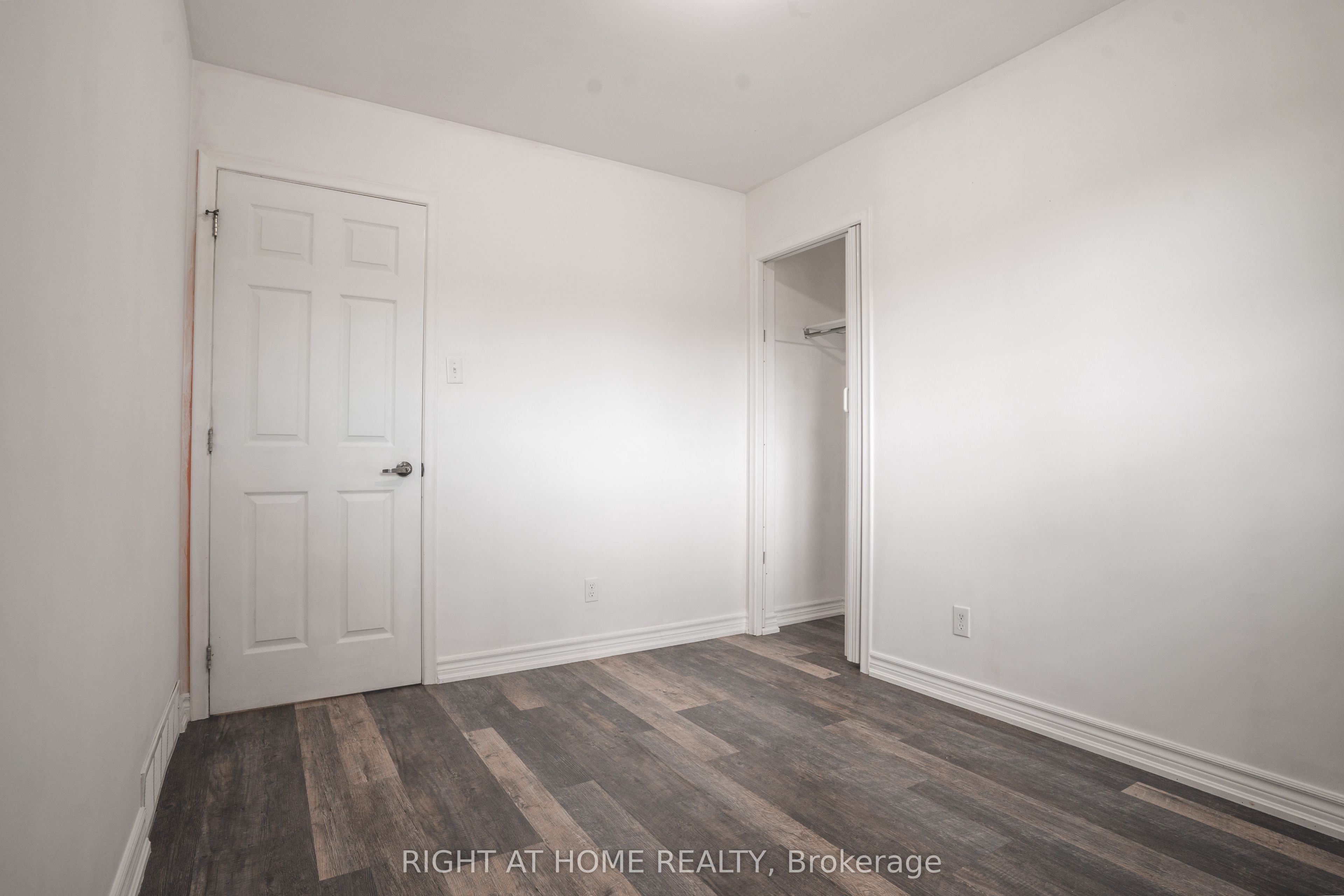 695 Glen Forrest Boulevard Upper Property Photo 12