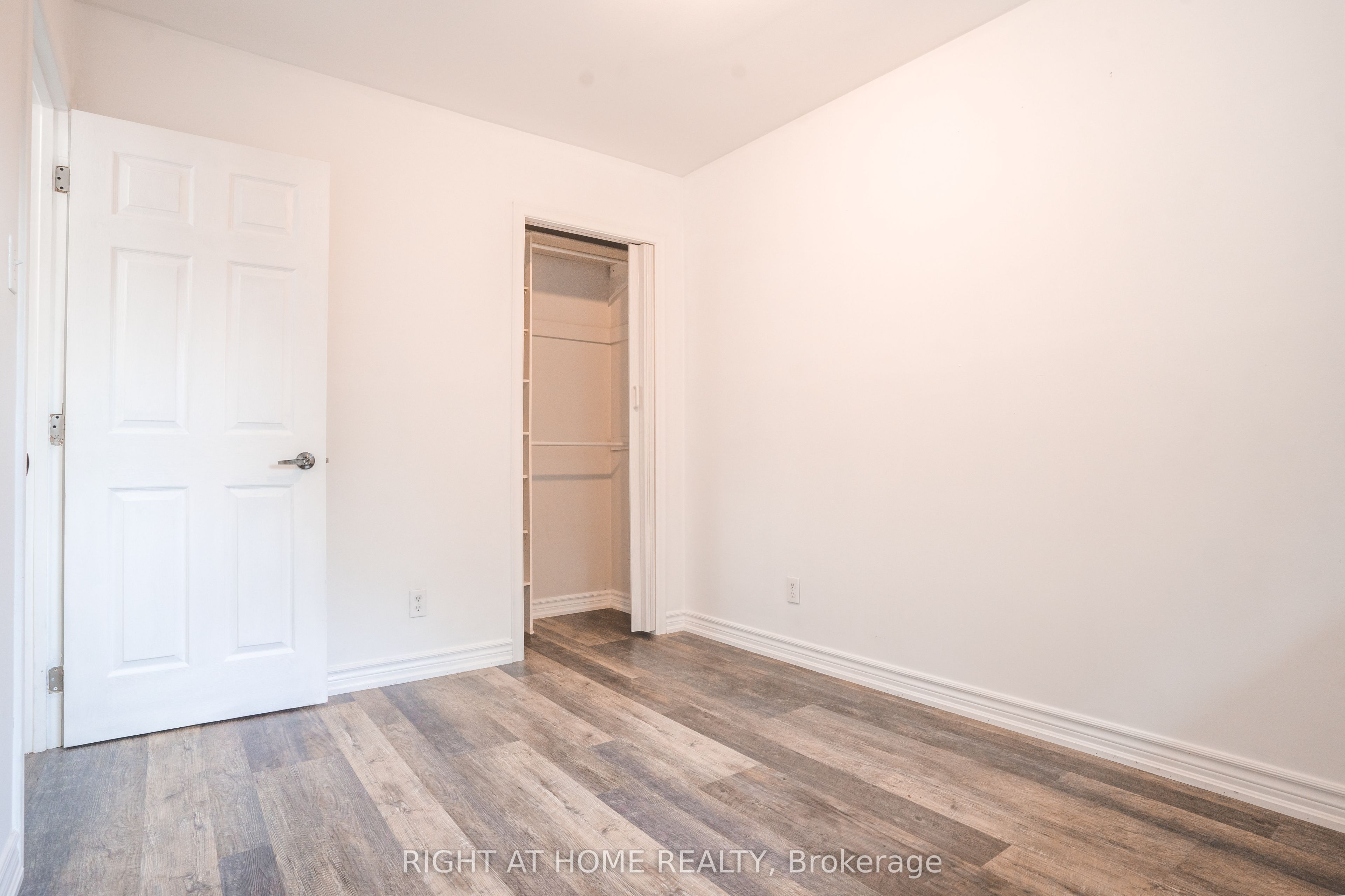 695 Glen Forrest Boulevard Upper Property Photo 13