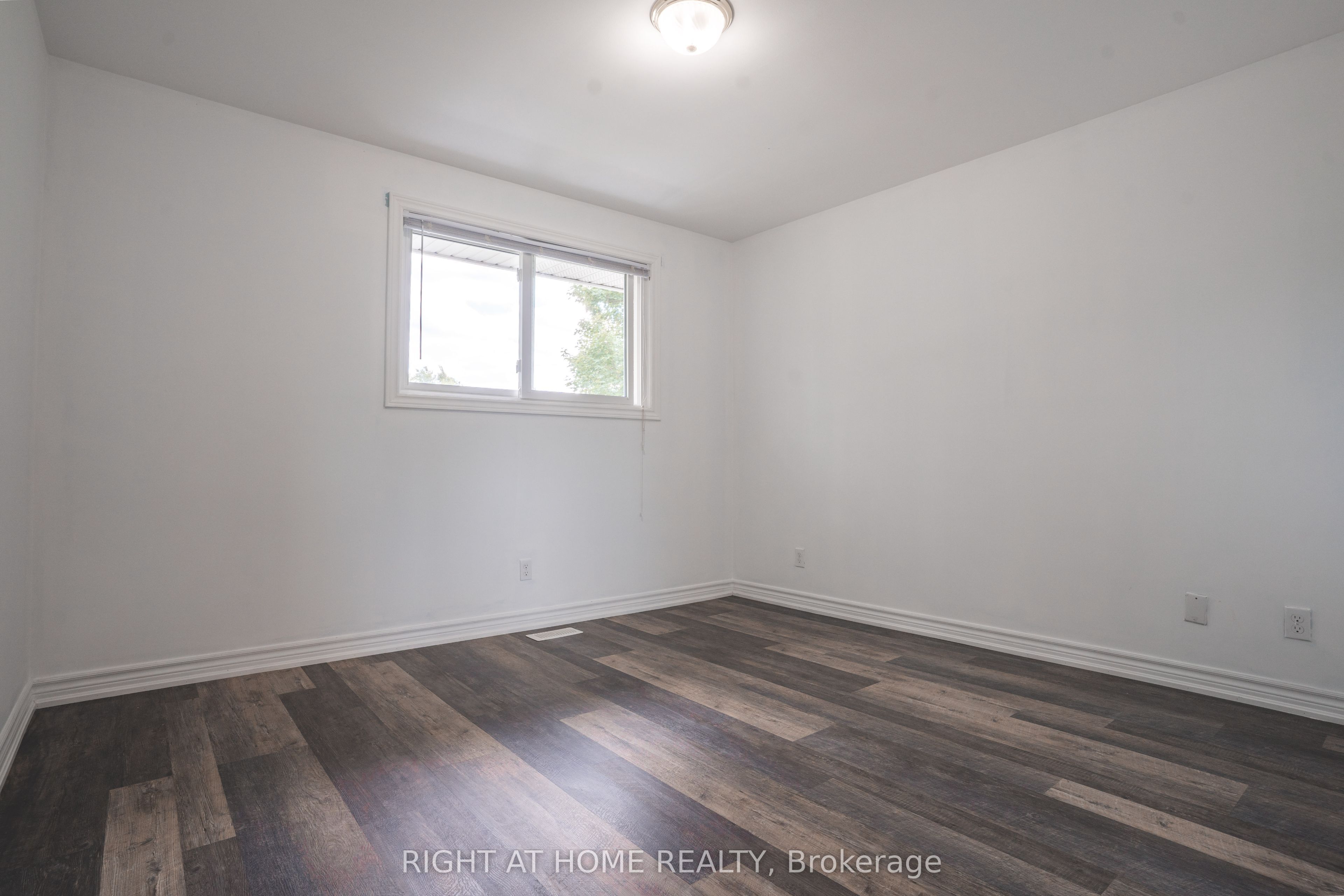 695 Glen Forrest Boulevard Upper Property Photo 14