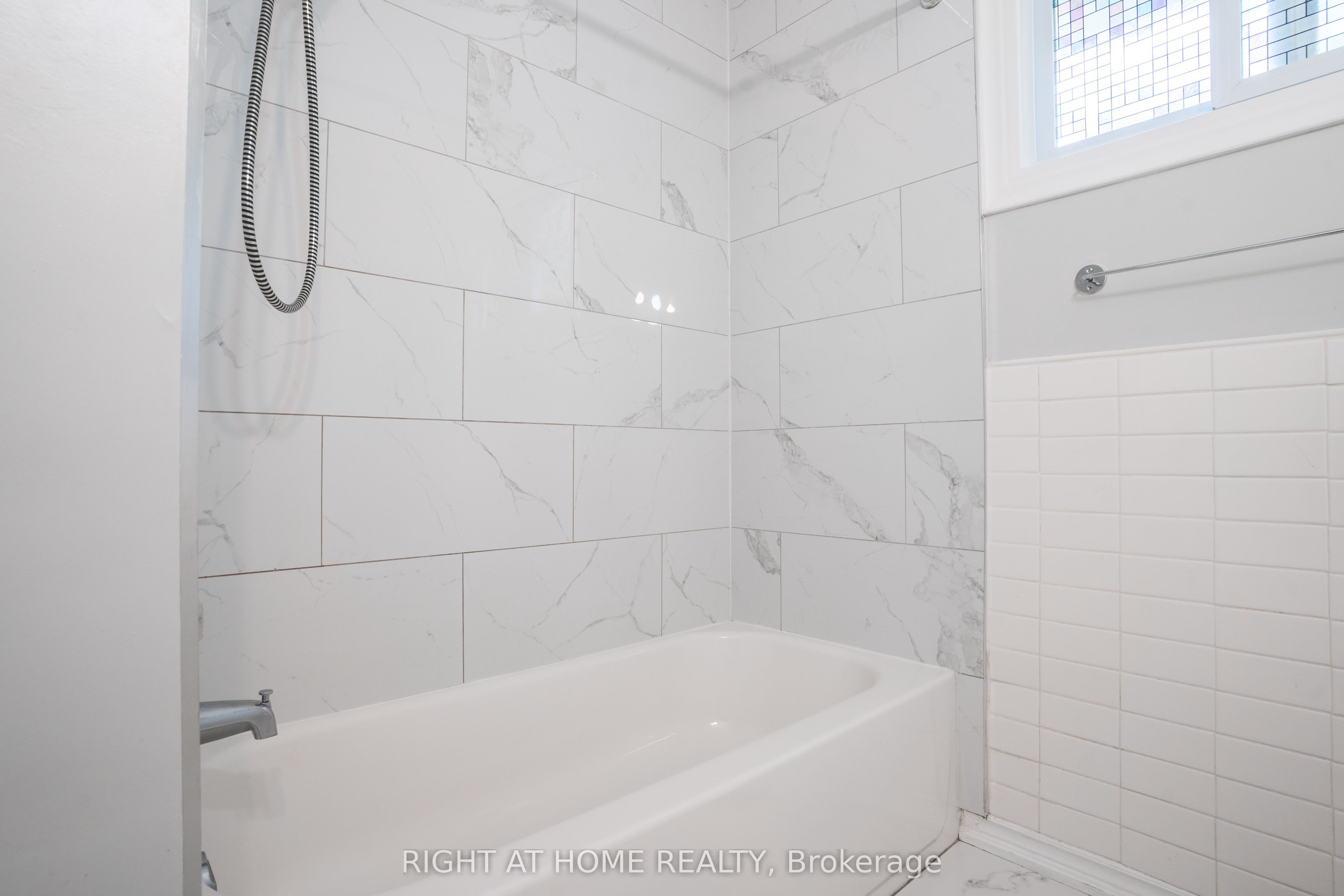 695 Glen Forrest Boulevard Upper Property Photo 18