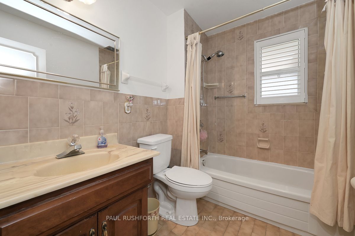 1075 Secord Avenue Property Photo 17