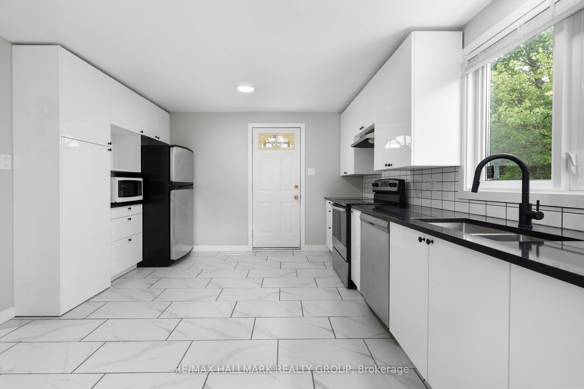 84 Chesterton Drive Property Photo 12